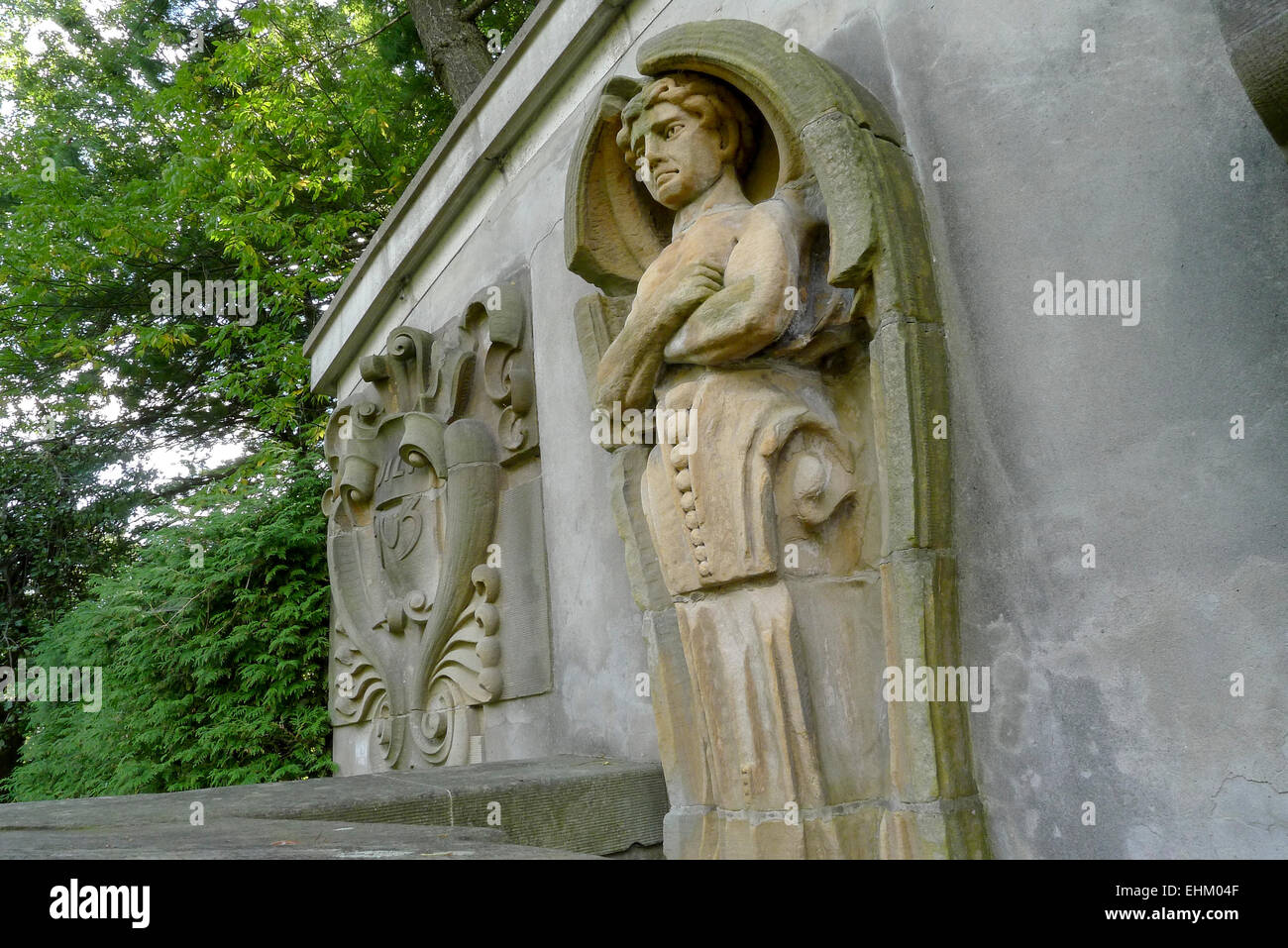 In pietra scolpita la figura dalla banca di Toronto di Nova Scotia facciata salvato dalla demolizione e ora in Guild Sculpture Garden Foto Stock