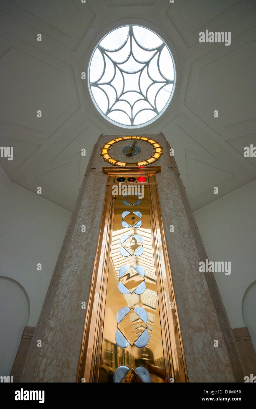 L'incredibile art deco torre di monitoraggio e un orologio nella rotunda del r., c. harris acqua impianto di filtrazione a Toronto in Canada Foto Stock