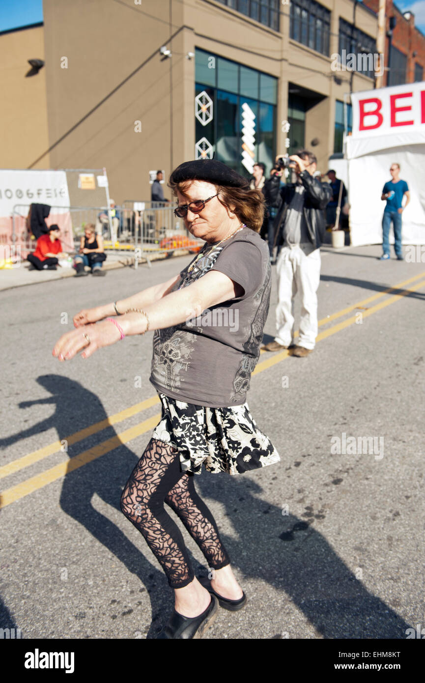 I vecchi festival stravagante goer Foto Stock