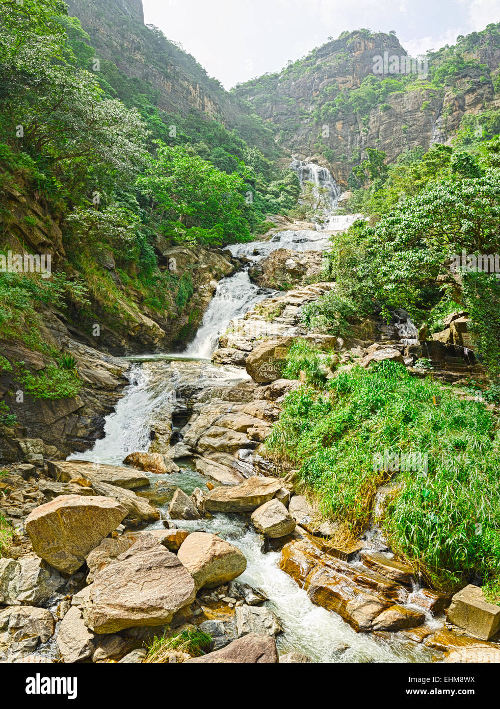Il Ravana cade ( Ravana Ella ) è una popolare attrazione turistica in Sri Lanka. Attualmente essa si colloca come una delle cascate più ampia Foto Stock