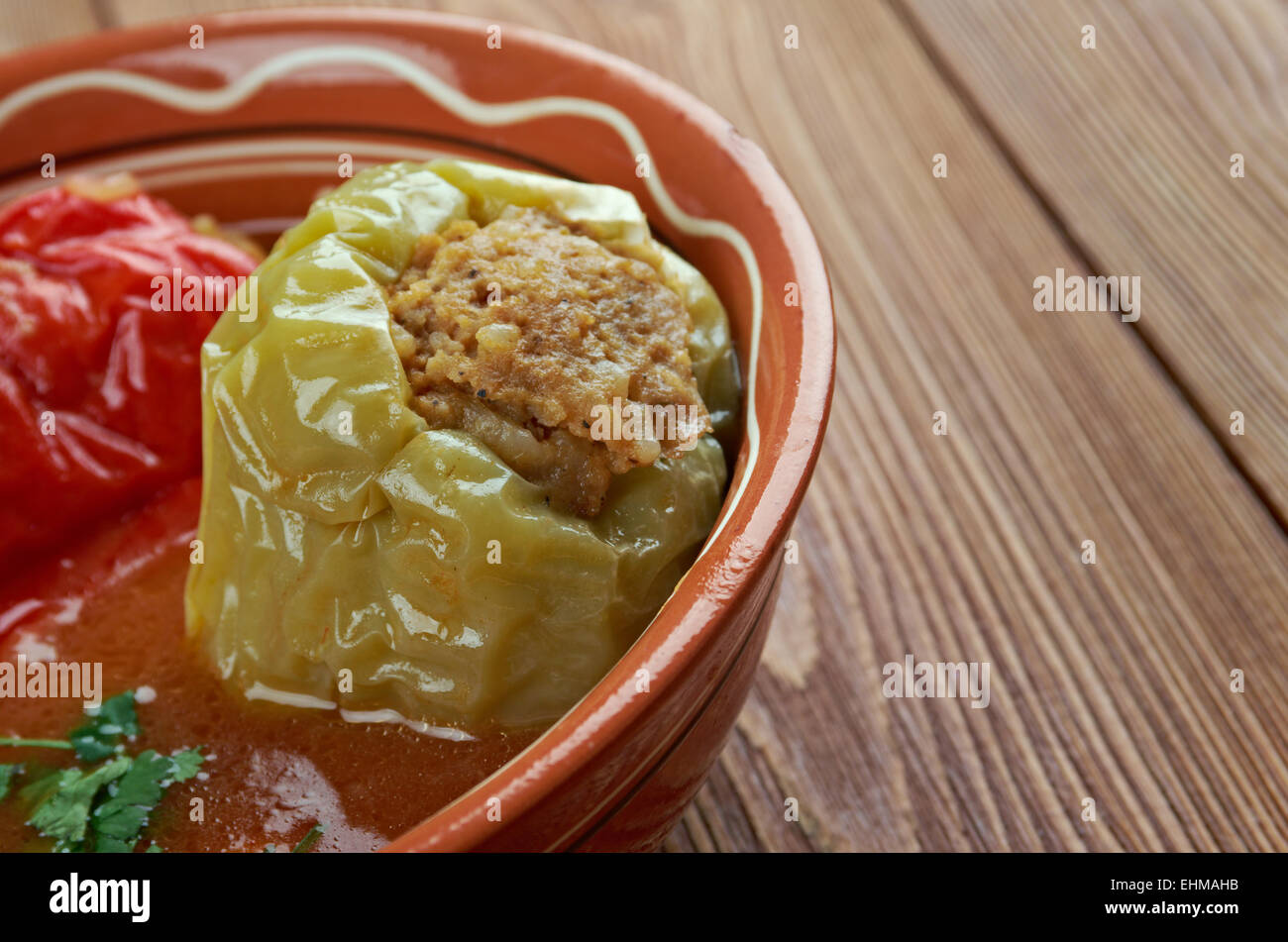 Dolma-shurpa - zuppa con peperoni ripieni.Cucina uzbeka Foto Stock
