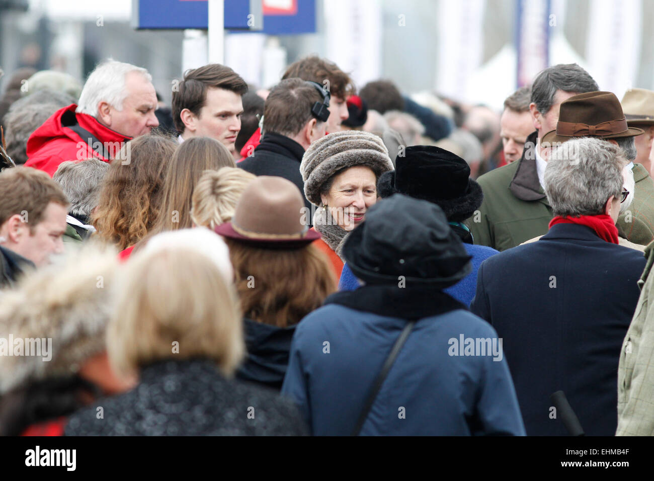 13.03.2015 - Cheltenham; Princess Anne (Anne Elizabeth Alice Louise) durante la presentazione dei vincitori per il Betfred Cheltenham Gold Cup Chase grado 1. Credito: Lajos-Eric Balogh/turfstock.com Foto Stock