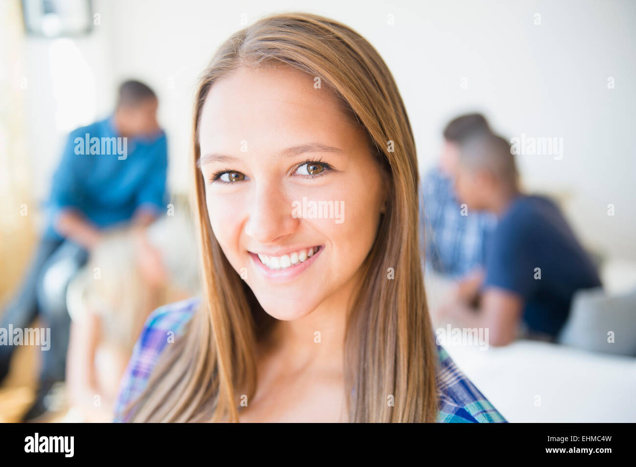 Close up volto sorridente della ragazza adolescente Foto Stock