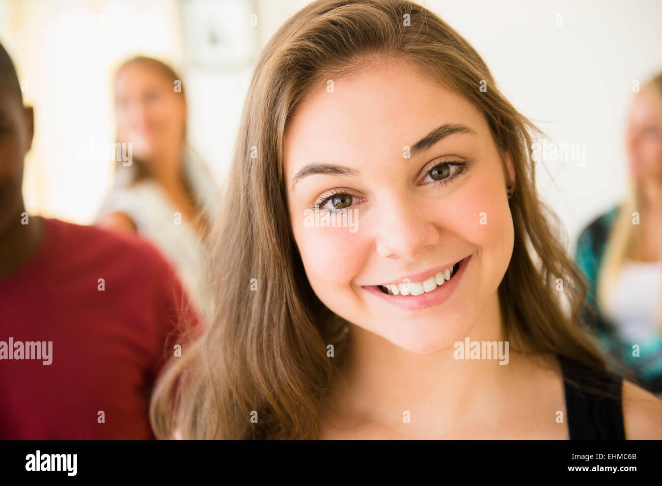 Close up volto sorridente della ragazza adolescente Foto Stock