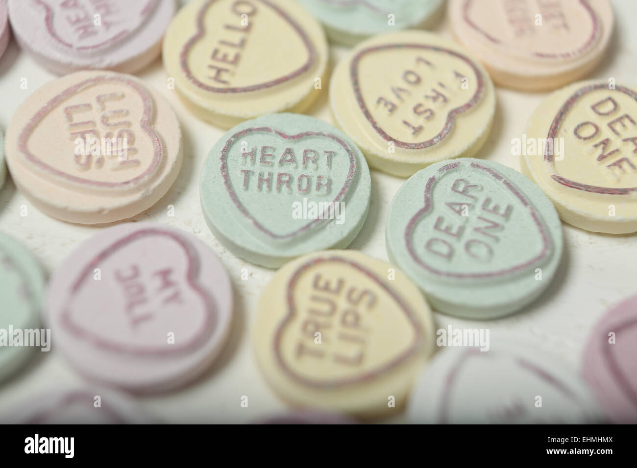 Cuore Di San Valentino Dolci O Caramelle Annunciando Numerose Frasi Amorose Di Amore E Di Affetto Foto Stock Alamy