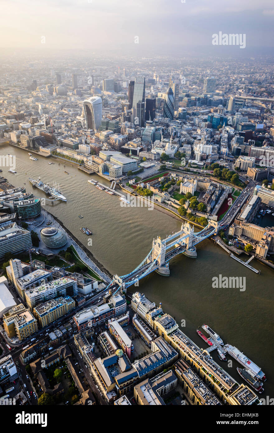 Vista aerea di Londra la città e il fiume, Inghilterra Foto Stock