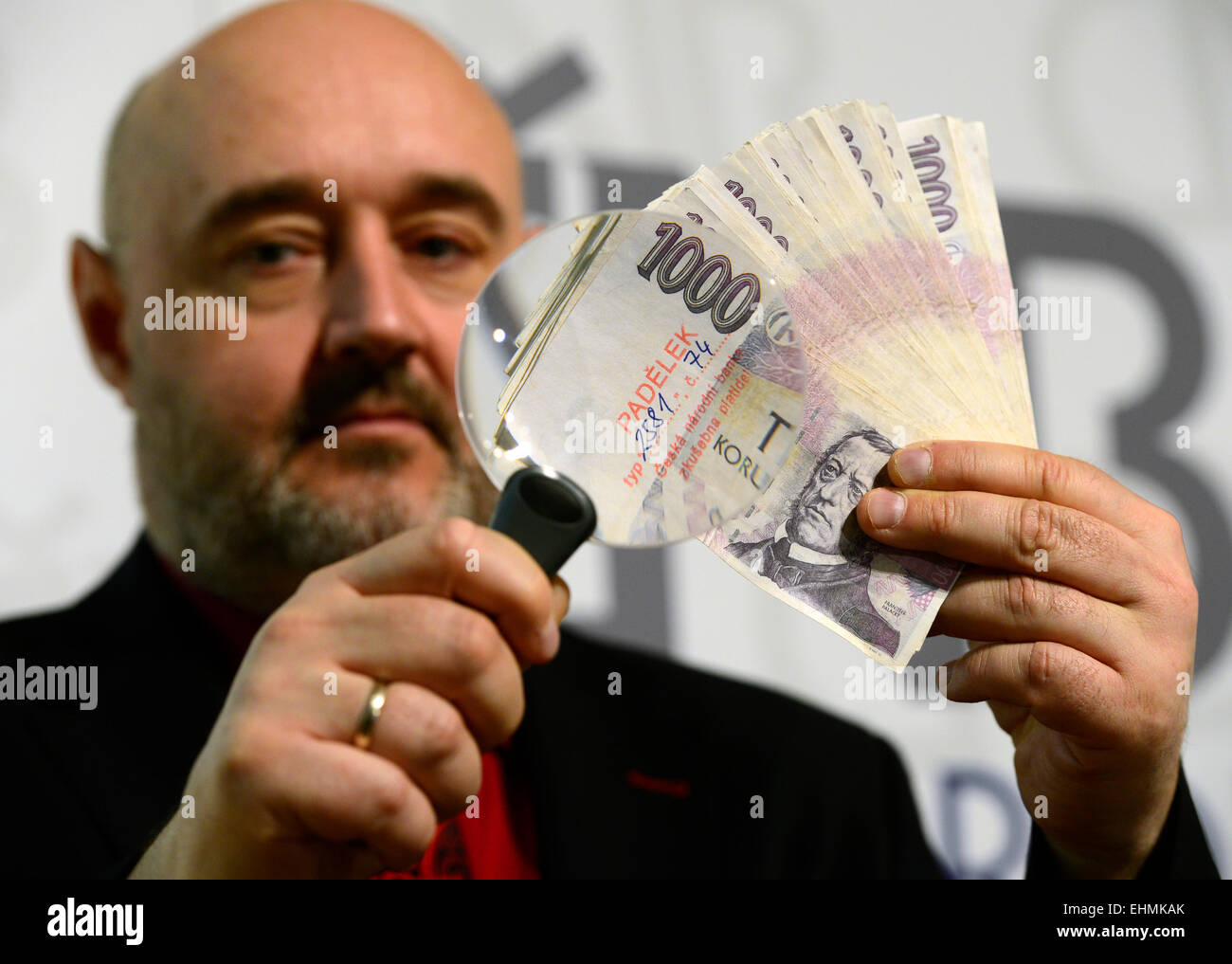 Il numero di banconote e monete false di tutte le valute sequestrate in  Repubblica ceca lo scorso anno è cresciuto del 75% a 5,461, di divise e di  banconote e monete in