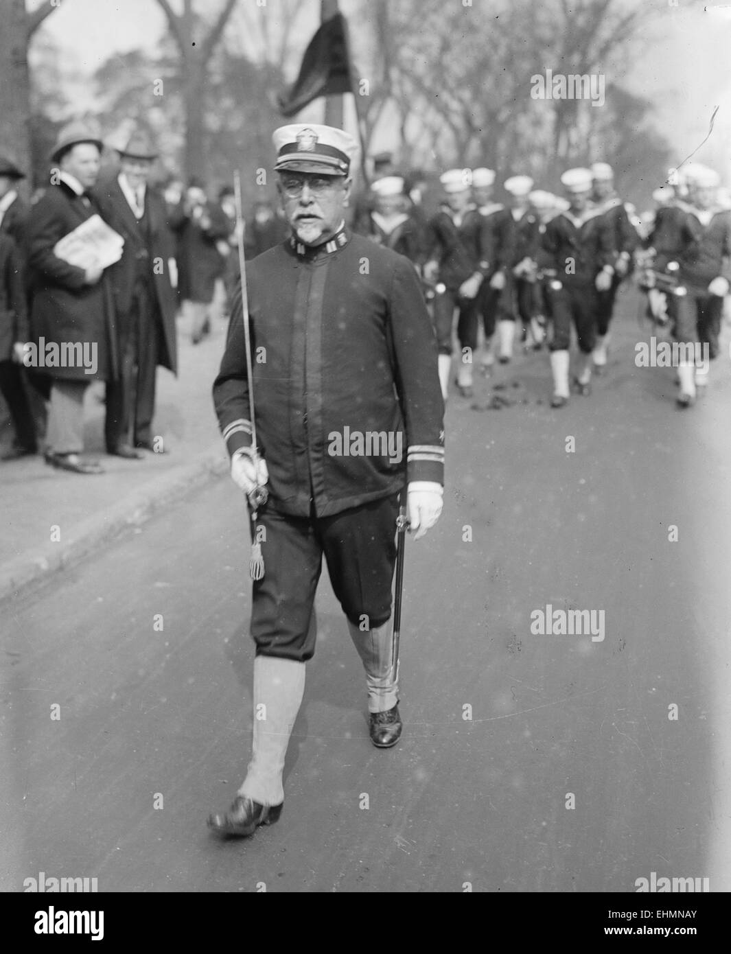 JOHN PHILIP SOUSA (1854-1932), compositore americano e il conduttore che conduce i Grandi Laghi Navy Band circa 1900. Foto Bains Servizio Notizie Foto Stock