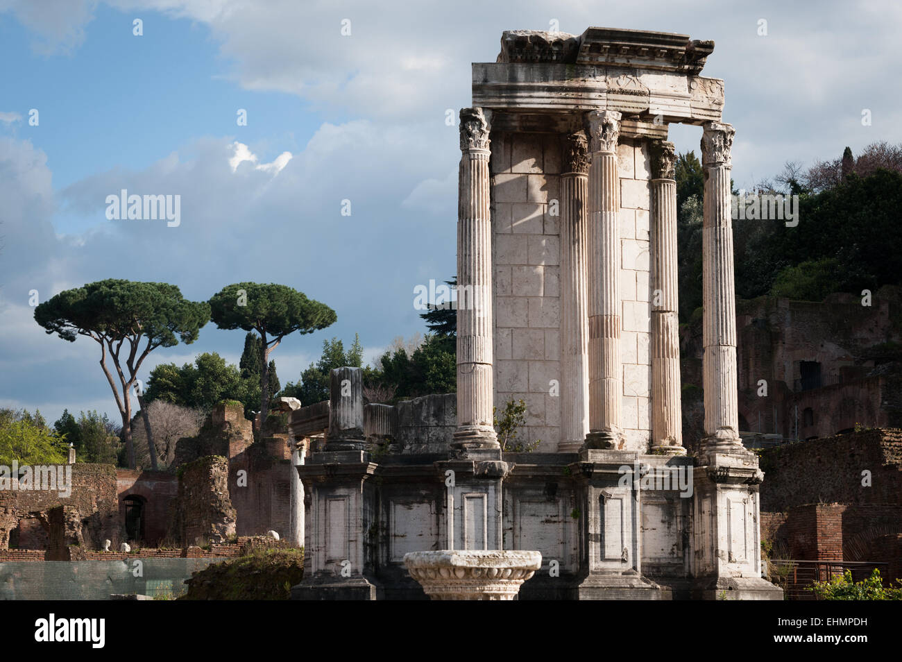 Il Tempio di Vesta nel Foro Romano, Roma, lazio, Italy Foto stock - Alamy
