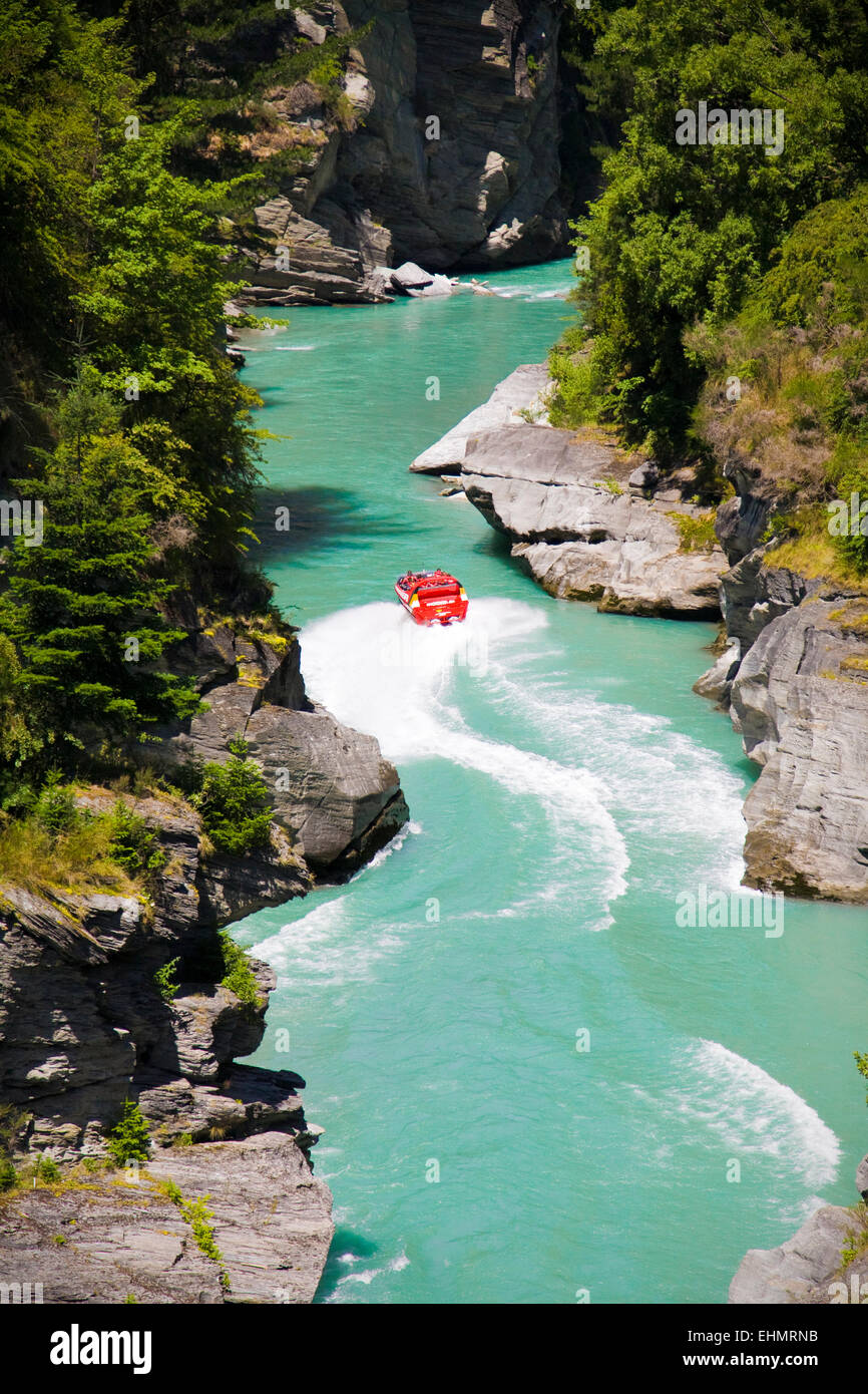 Il jet boating sul fiume Shotover, vicino a Queenstown, Isola del Sud della Nuova Zelanda Foto Stock