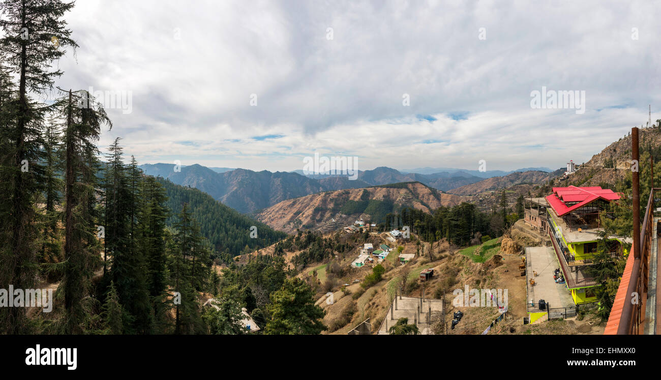 Vista sulla montagna vicino a Shimla, Himachal Pradesh, India Foto Stock