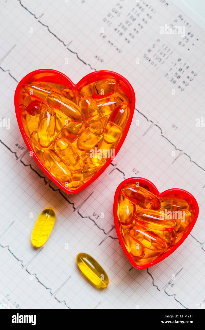 Immagine concettuale per il trattamento di malattie cardiovascolari da omega-3. Foto Stock