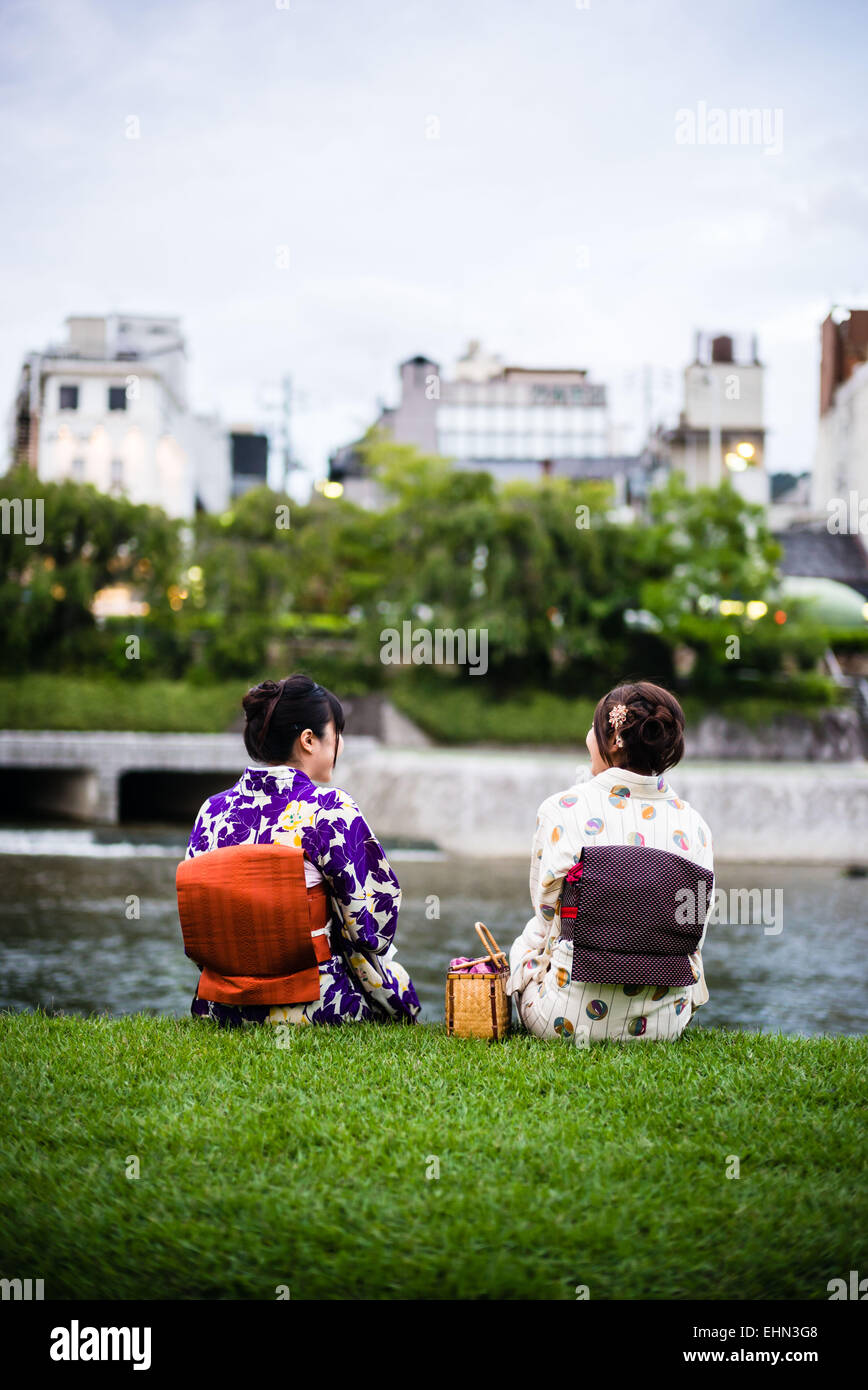 Le donne giapponesi in costume tradizionale. Foto Stock