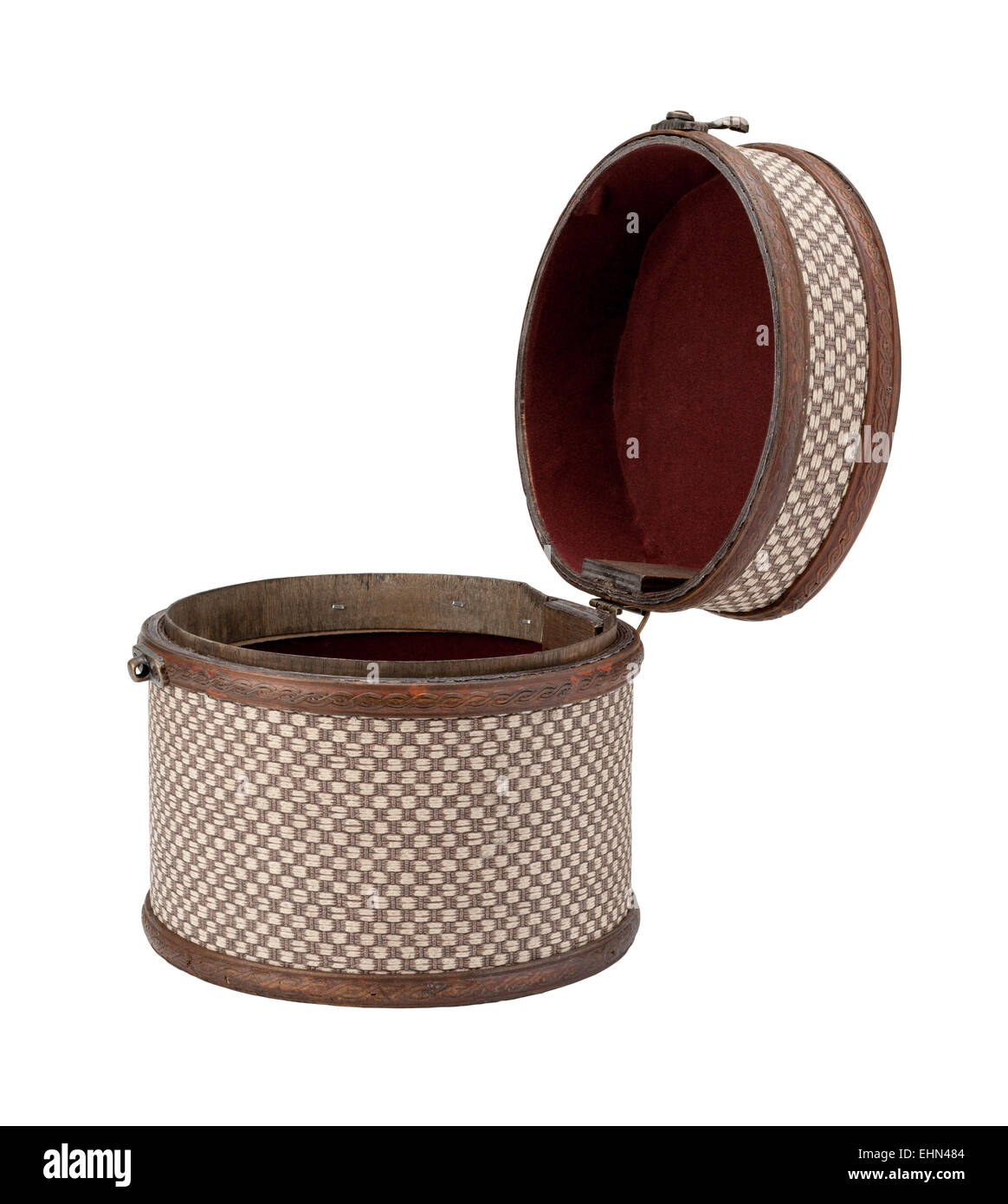 Antica scatola in legno isolato su bianco. Foto Stock