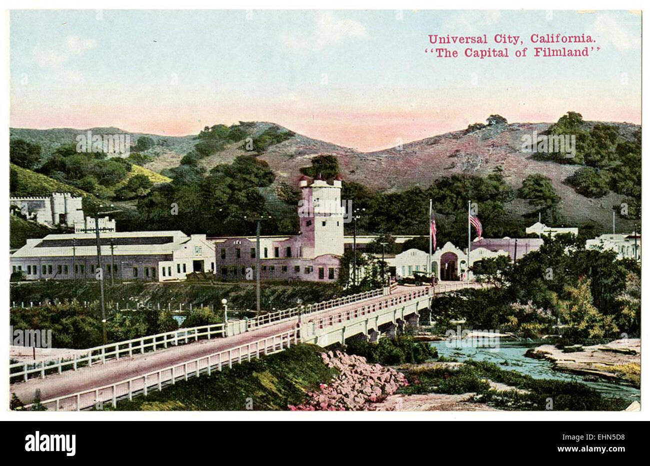 Universal City, situata in California, è nota come la "capitale del Filmland" per la sua associazione con gli Universal Studios e l'industria cinematografica. L'area è un centro di produzione cinematografica e di intrattenimento, attirando turisti e professionisti del settore. Foto Stock