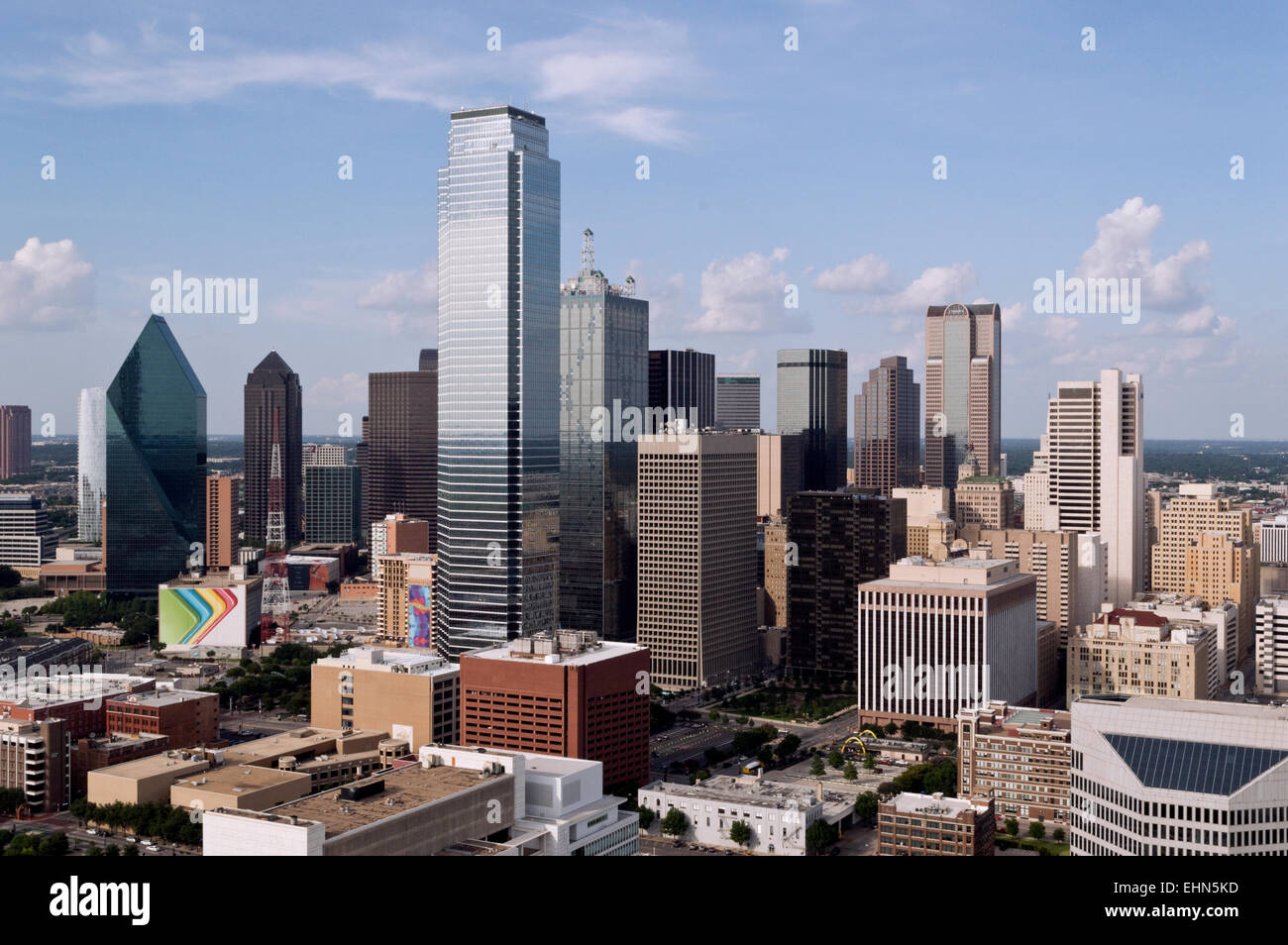 Skyline della città di Dallas, Texas su una bella giornata di sole. Foto Stock