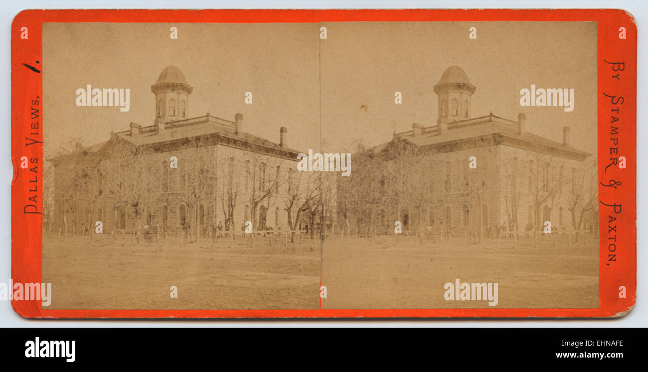 Il quarto tribunale della contea di Dallas in Texas è un edificio storico significativo. Questa fotografia stereoscopica mostra l'architettura e il ruolo del tribunale nel sistema giudiziario del sud-ovest americano. Foto Stock