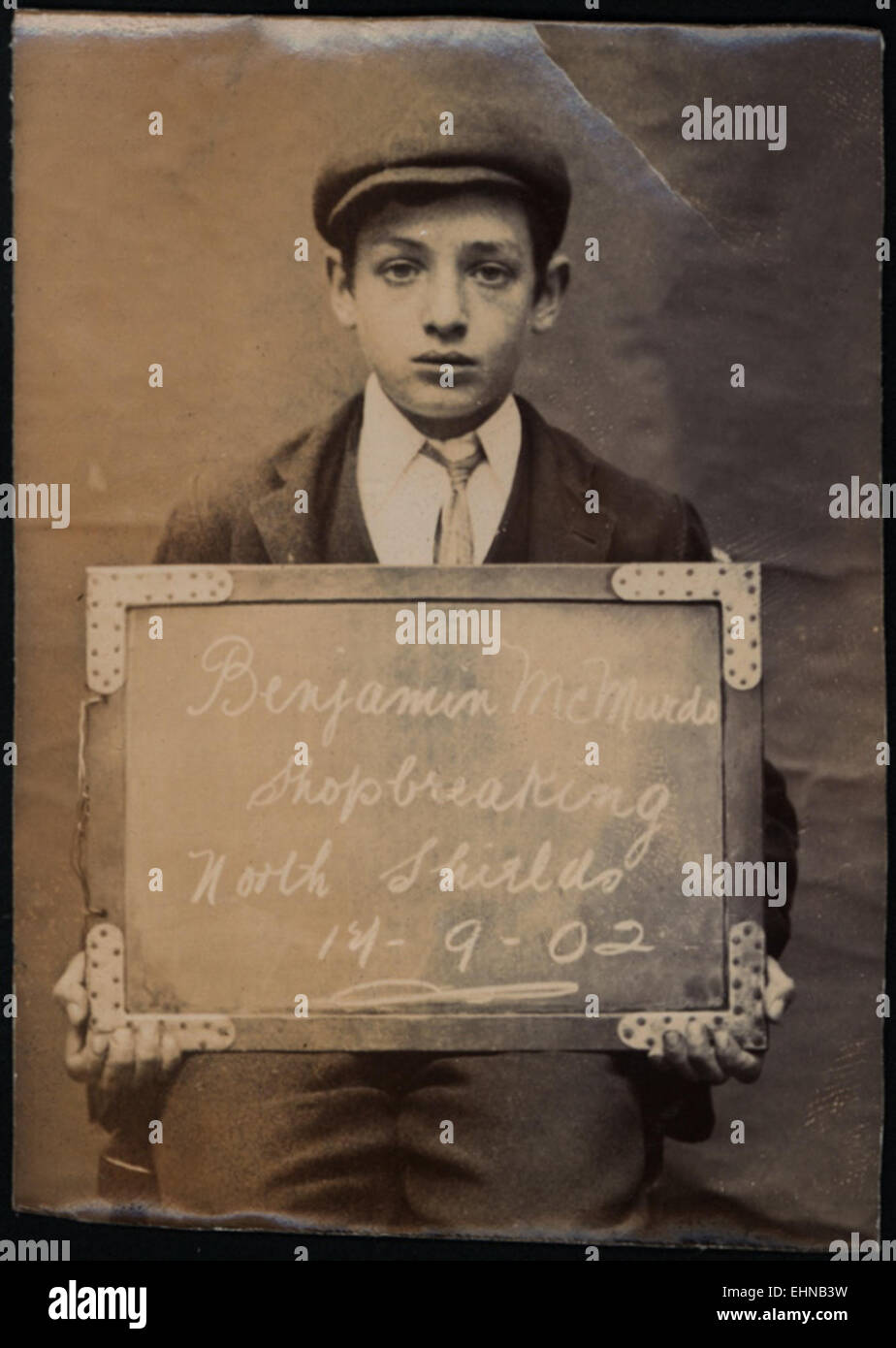 Questa foto di Benjamin McMurdo Child, scattata alla stazione di polizia di North Shields, rappresenta una storia criminale nel Regno Unito. Il bambino è stato arrestato per furto, evidenziando il sistema giudiziario penale nell'Inghilterra vittoriana. Foto Stock