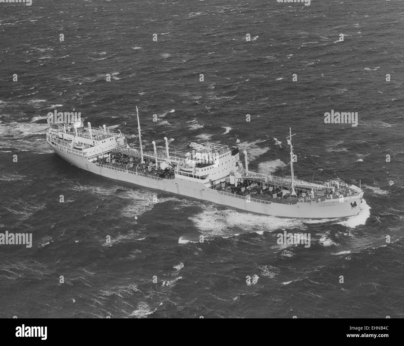 La petroliera Thorshavn è sottoposta a prove in mare presso il cantiere navale J.L. Thompson & Sons Ltd di Sunderland, evidenziando la sua disponibilità alle operazioni marittime. Le prove valutano le prestazioni e la capacità operativa della nave cisterna per i futuri dispiegamenti. Foto Stock