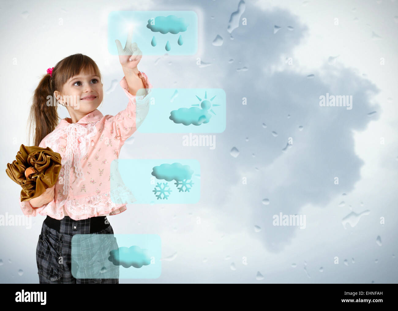 Bambino ragazza spingendo sul pulsante meteo Foto Stock