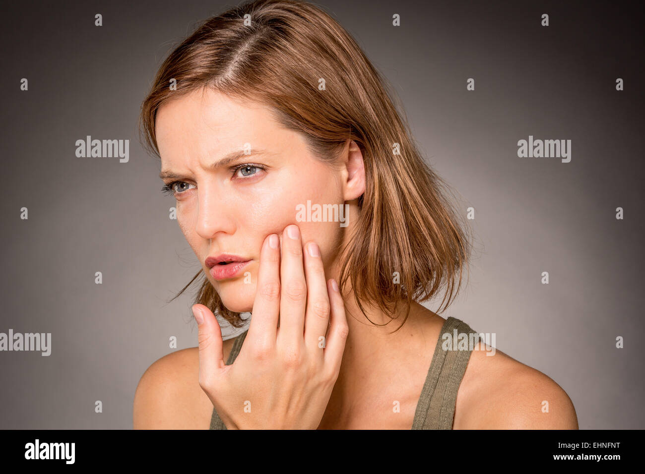 La donna che soffre di mal di denti. Foto Stock