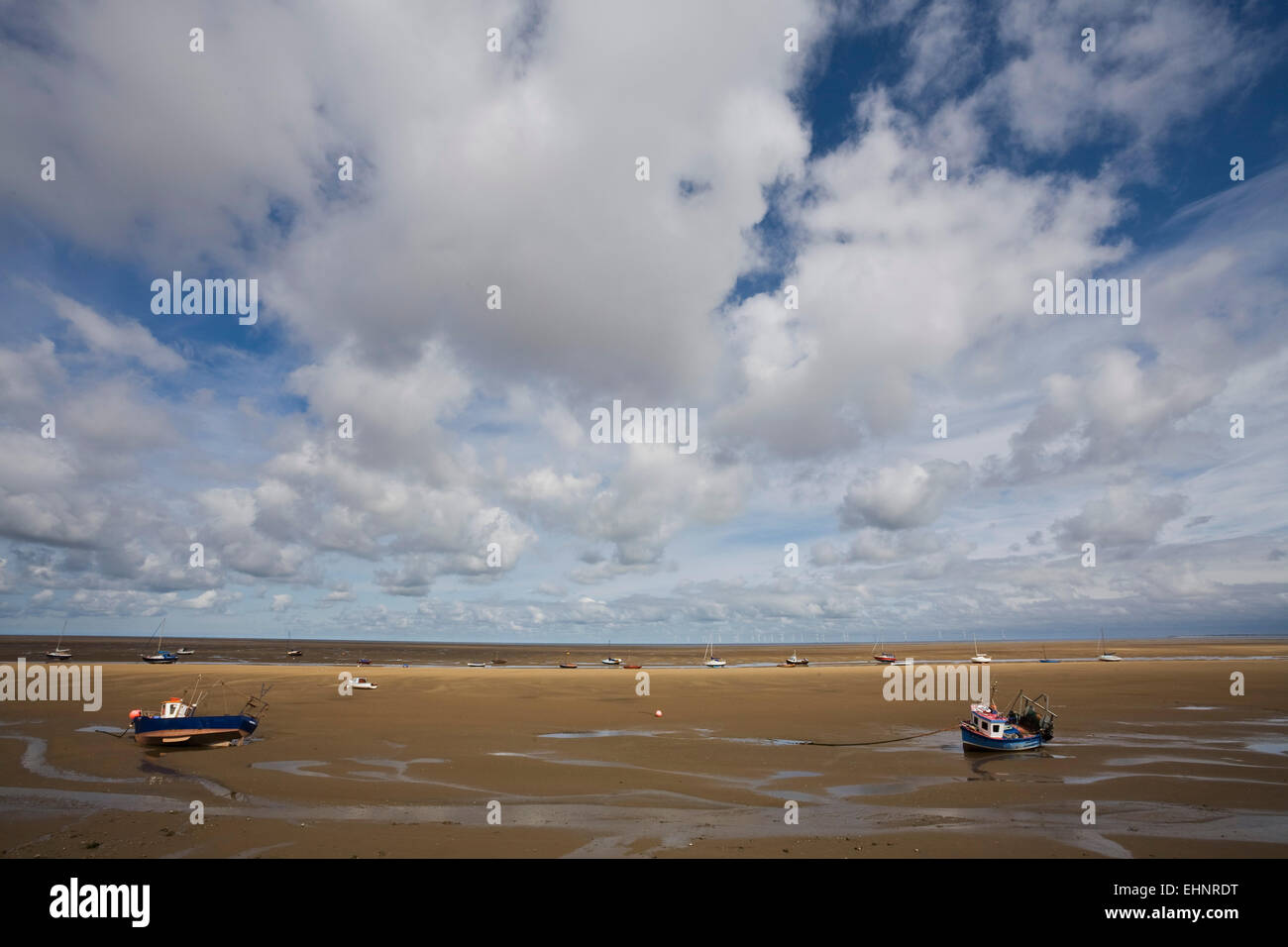 Barche sulla spiaggia, nei pressi di New Brighton, Wirral Peninsula, Merseyside England Foto Stock