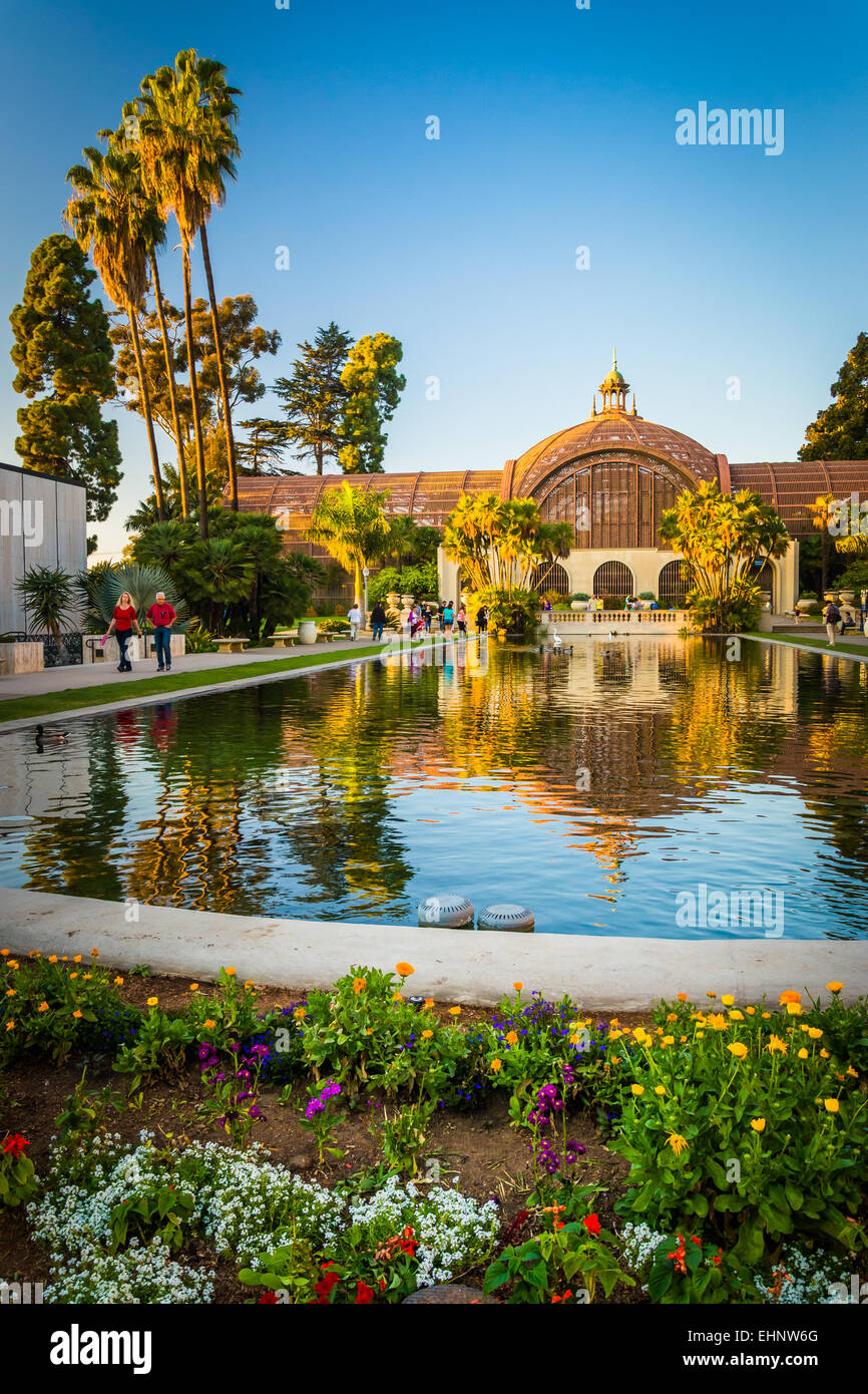 L'edificio botanico e il laghetto di gigli, in Balboa Park, San Diego, California. Foto Stock