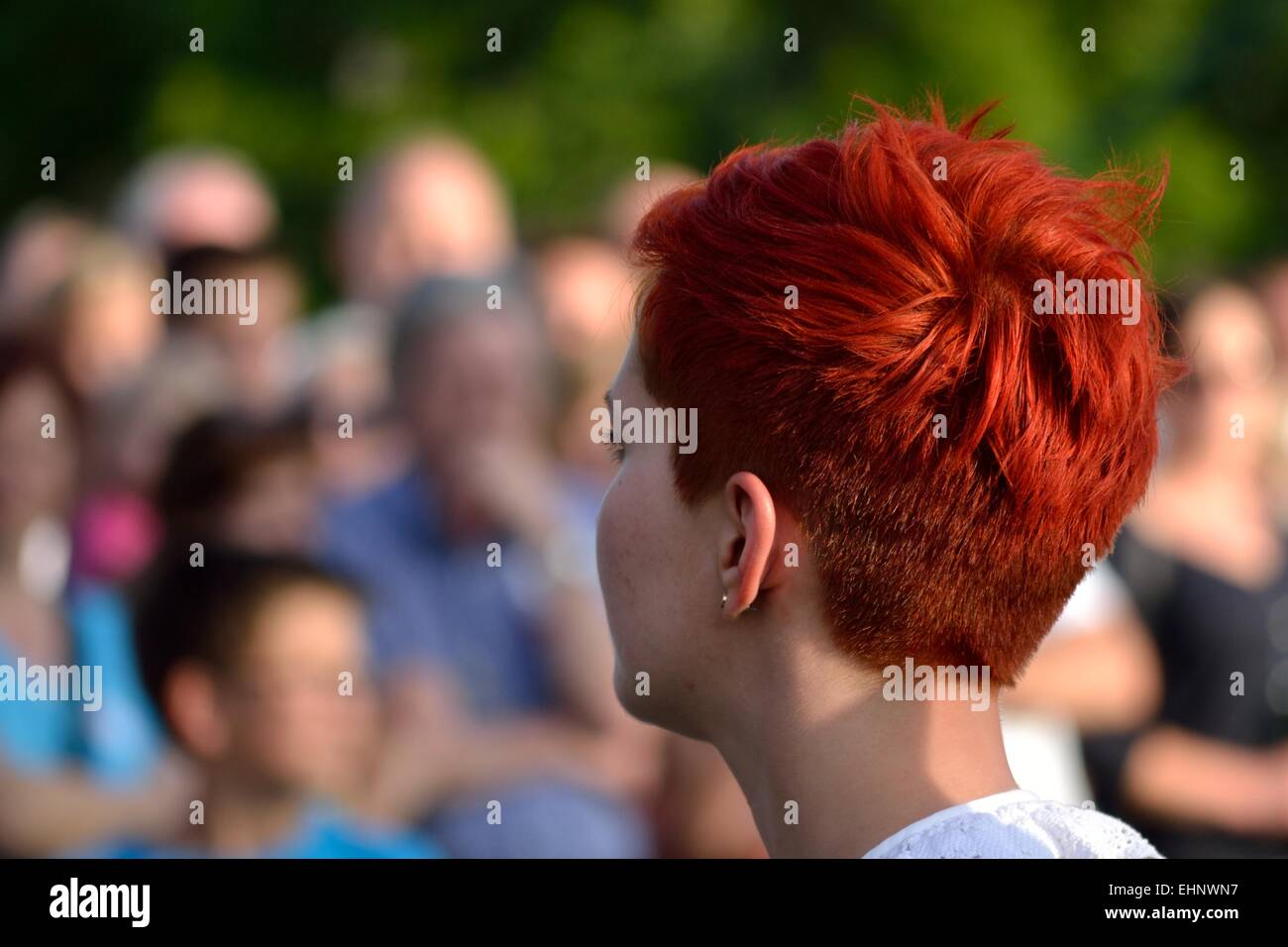 Adolescente con intensa capelli rossi Foto Stock