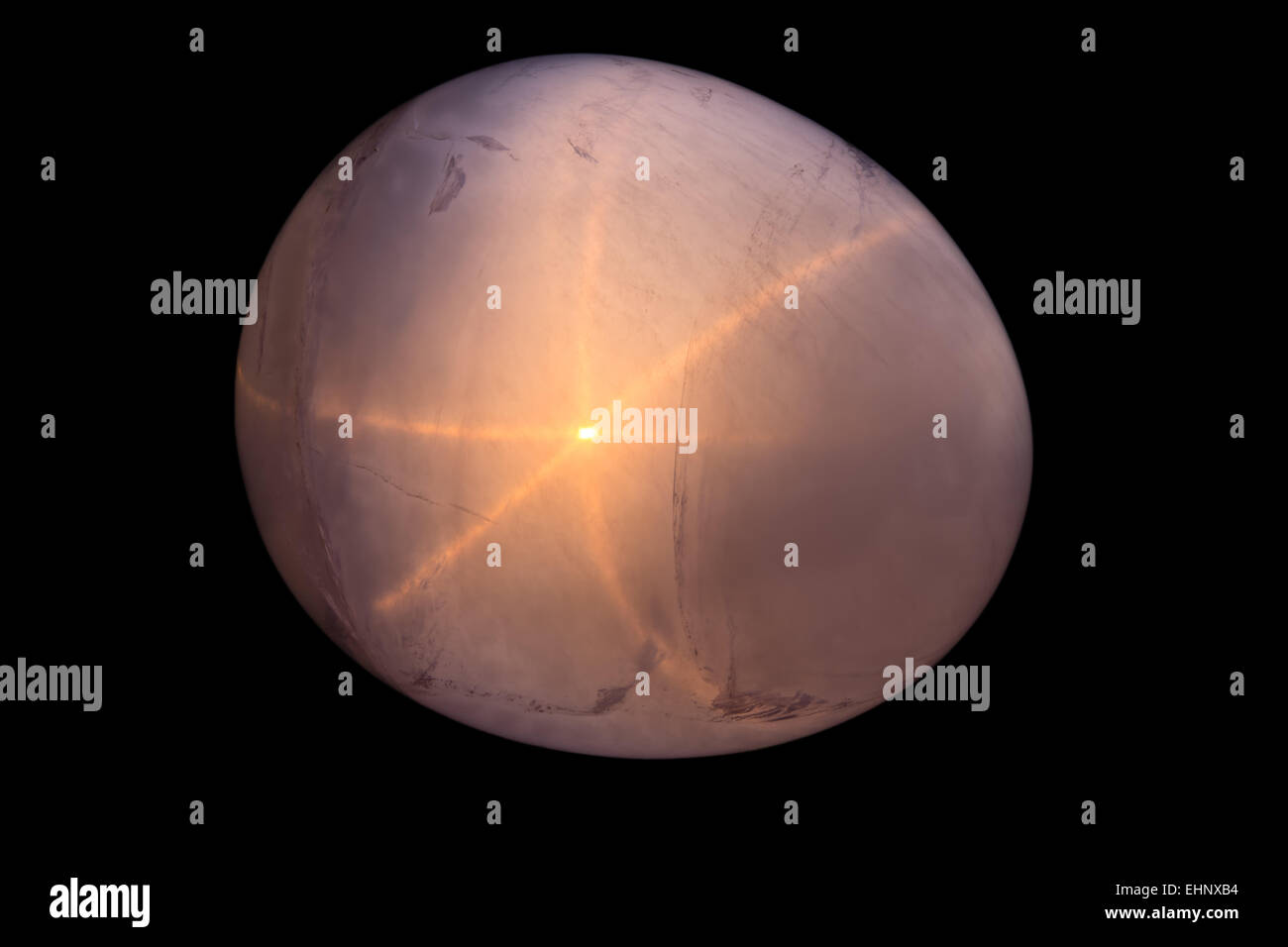 Stella rosa quarzo; peso 650 carati; composizione - biossido di silicio; durezza Mohs 7 Foto Stock