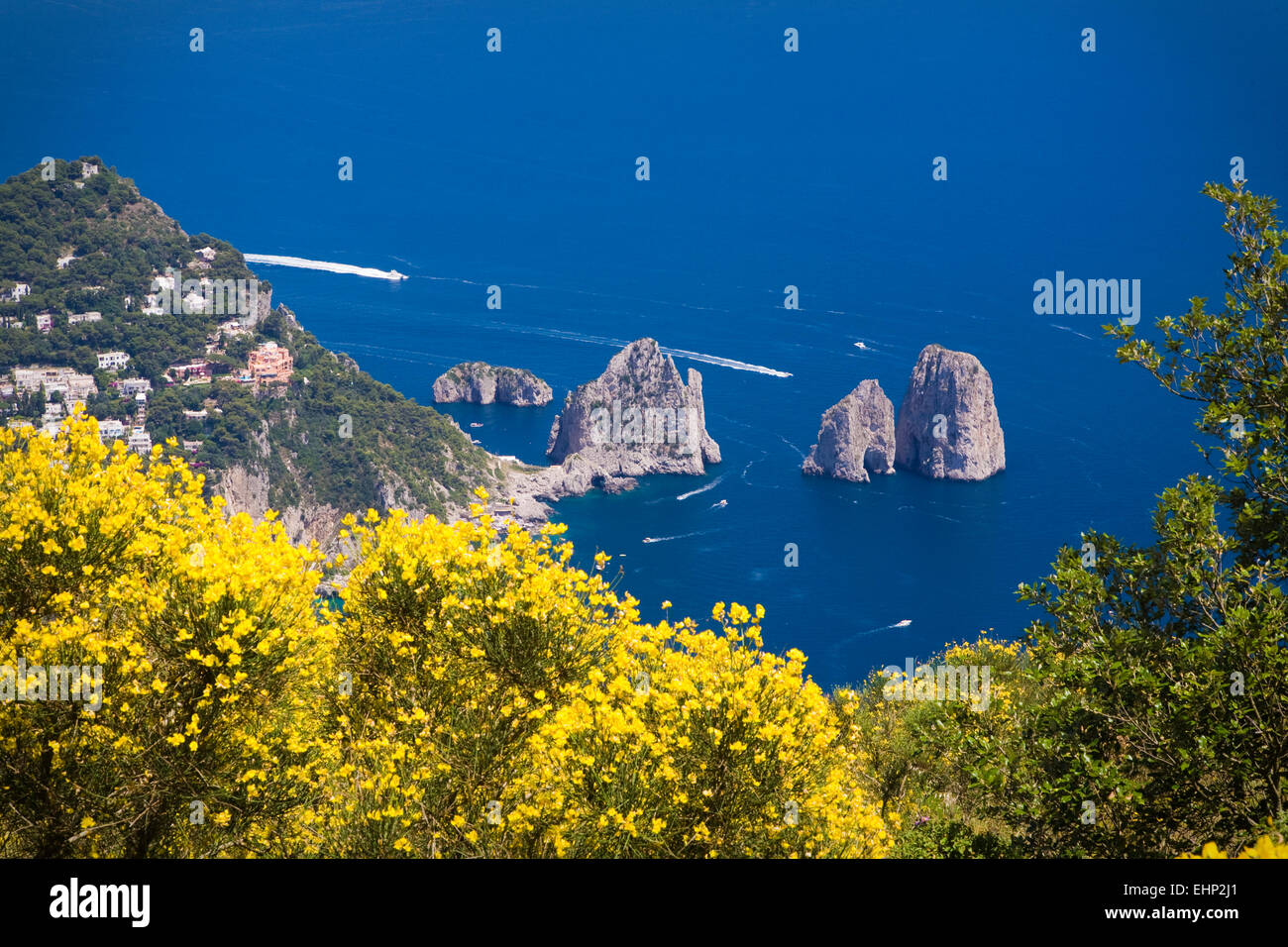 Viste mozzafiato dalla cima del Monte Solaro, Capri, Baia di Napoli, Italia Foto Stock