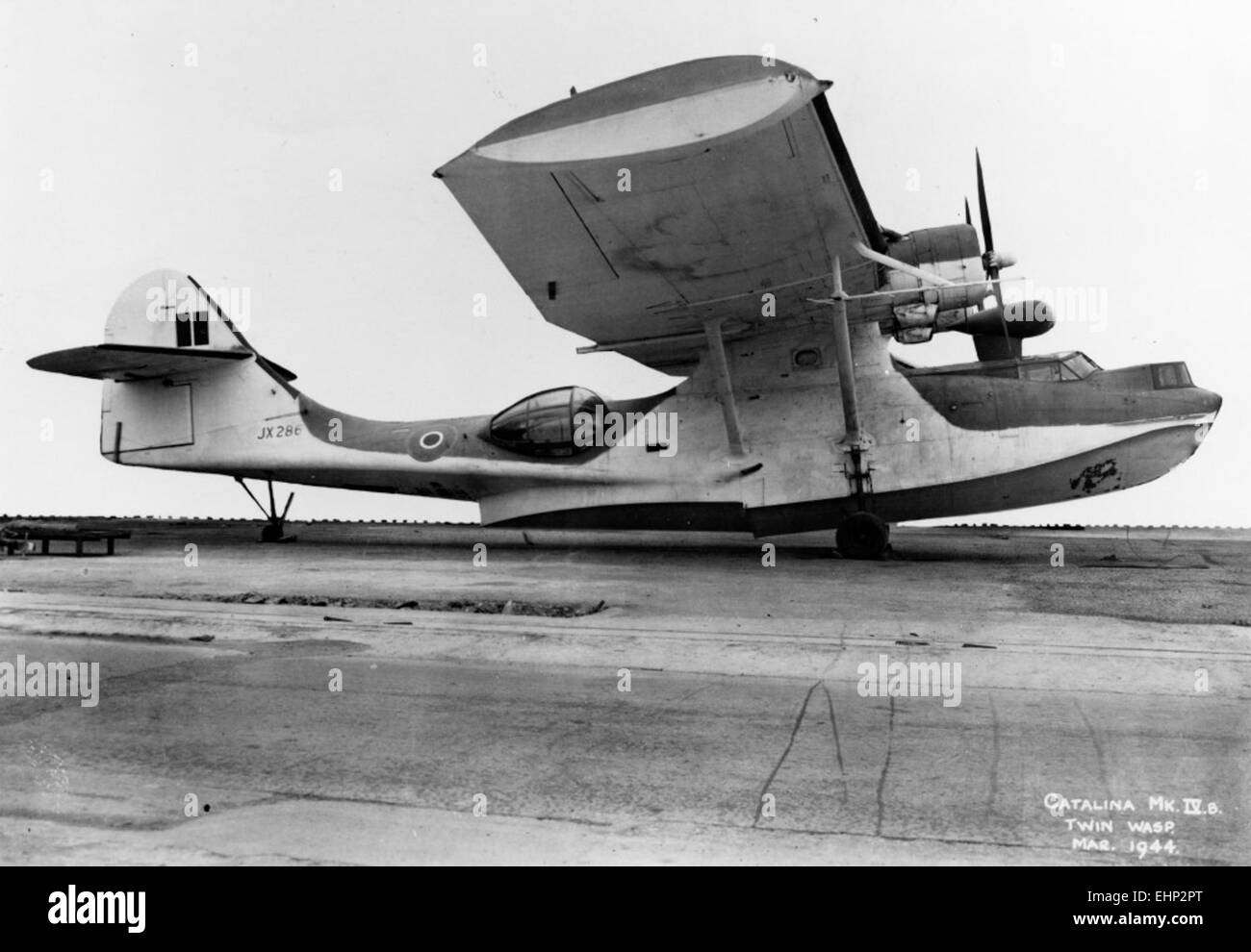 Il Consolidated PB2B-1, noto anche come Boeing Canada Catalina Mk IVb, JX286, fotografato nel marzo 1944. Questo aereo fu utilizzato principalmente per pattuglia e ricognizione marittima durante la seconda guerra mondiale Foto Stock