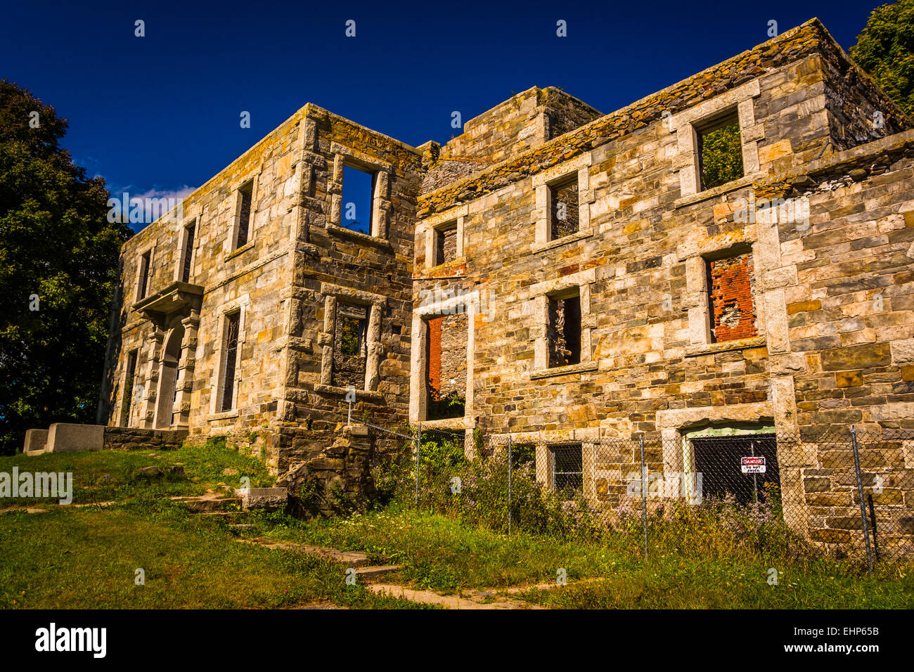 Edificio abbandonato a Fort Williams Park, a Cape Elizabeth, Maine. Foto Stock