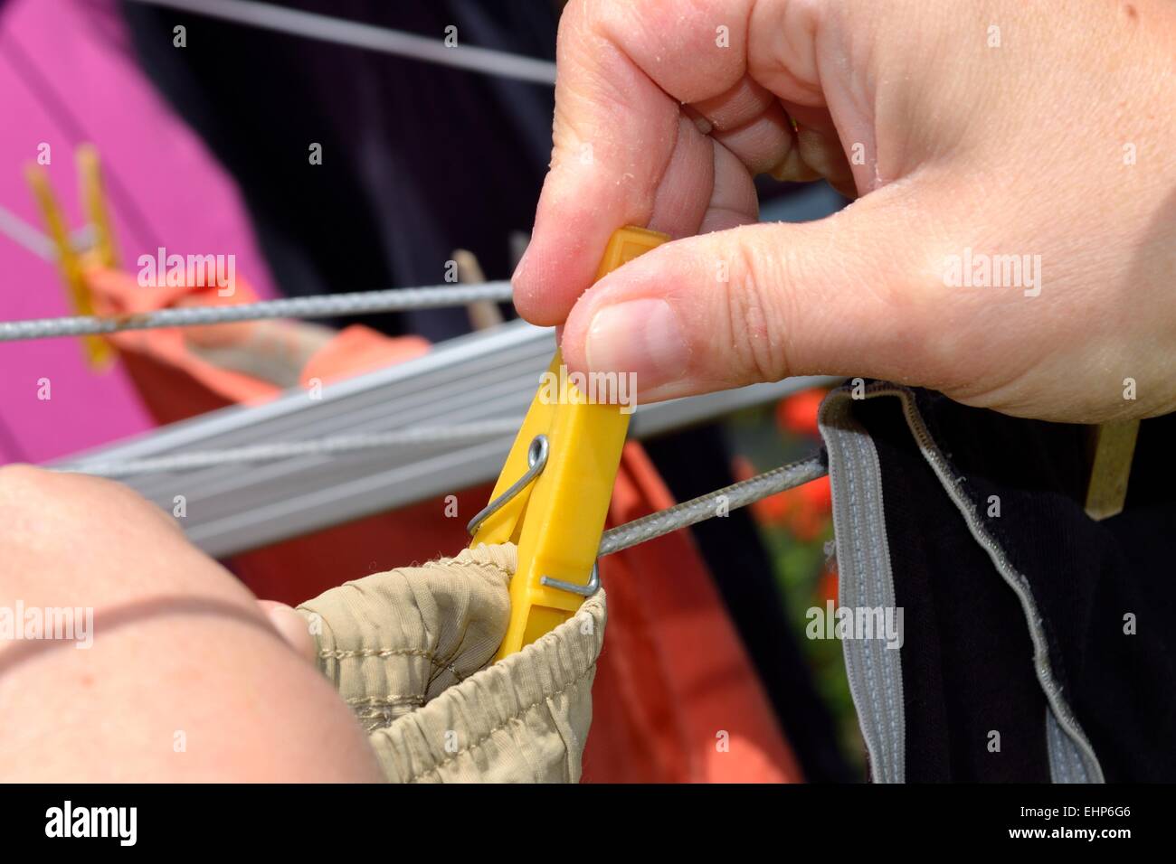 A peg fuori il lavaggio Foto Stock