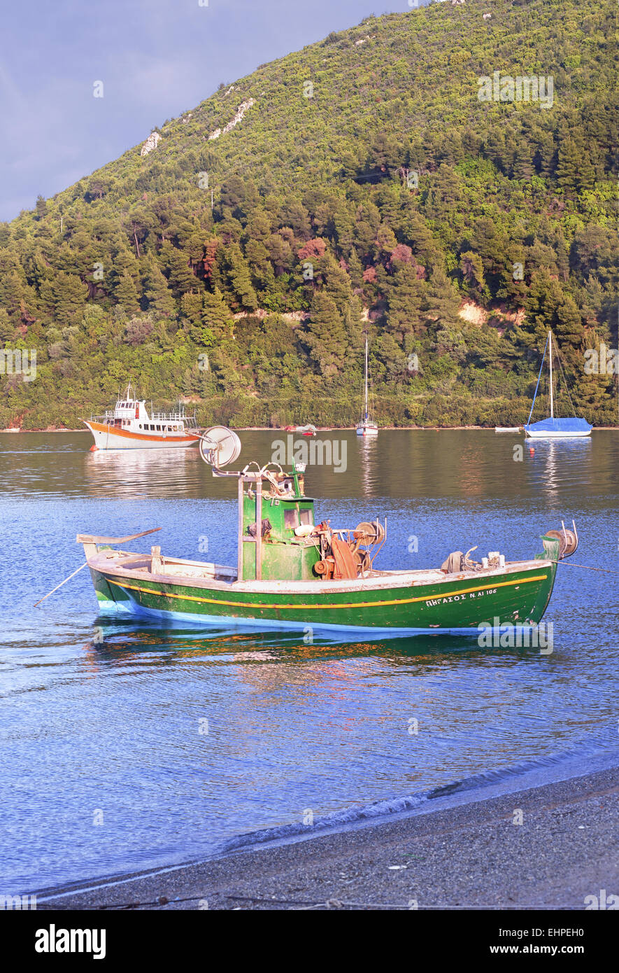 Eubea St George verdeggiante baia ancoraggio barche caicco Foto Stock