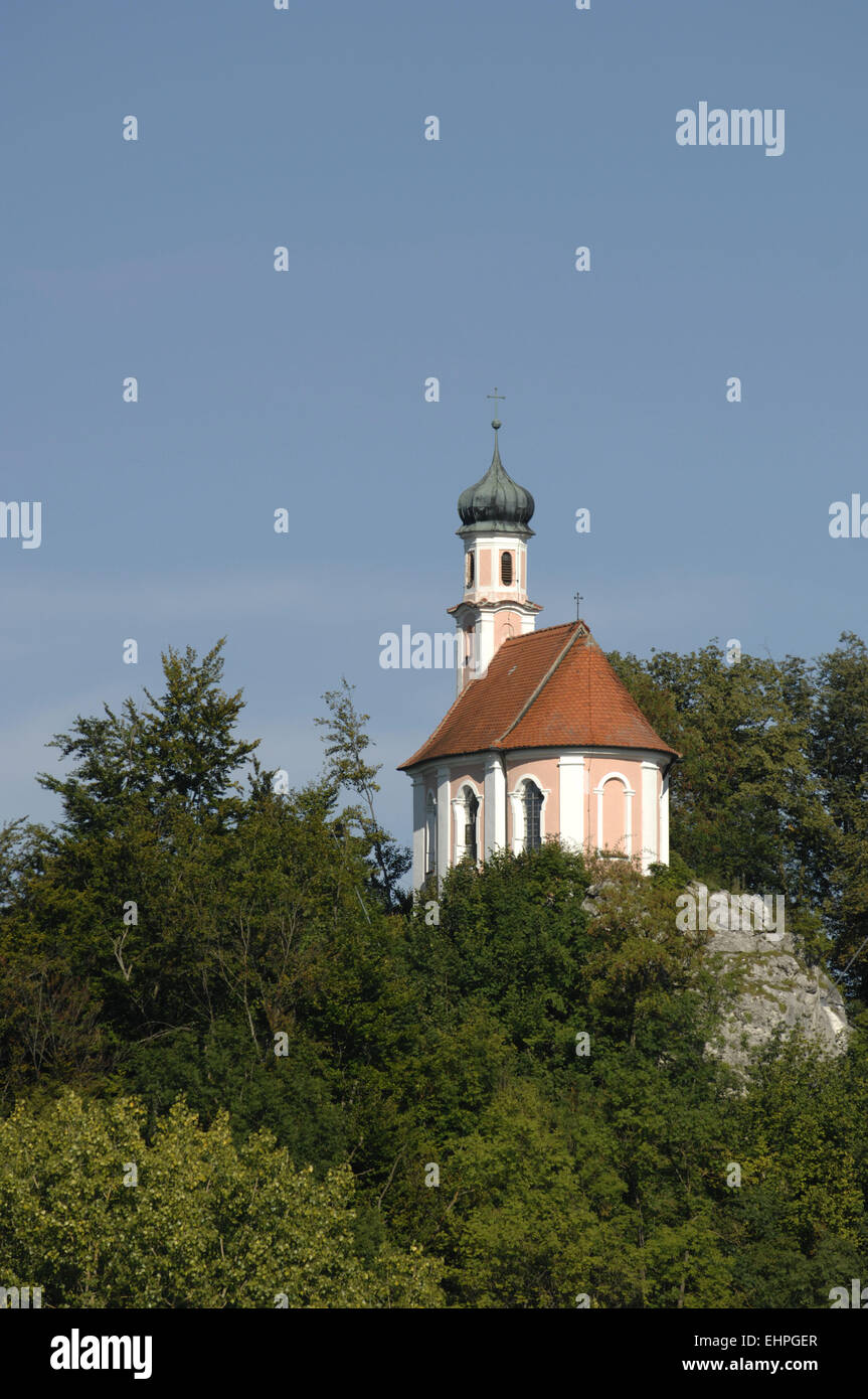 Piccola cappella sulla roccia in Baviera Foto Stock