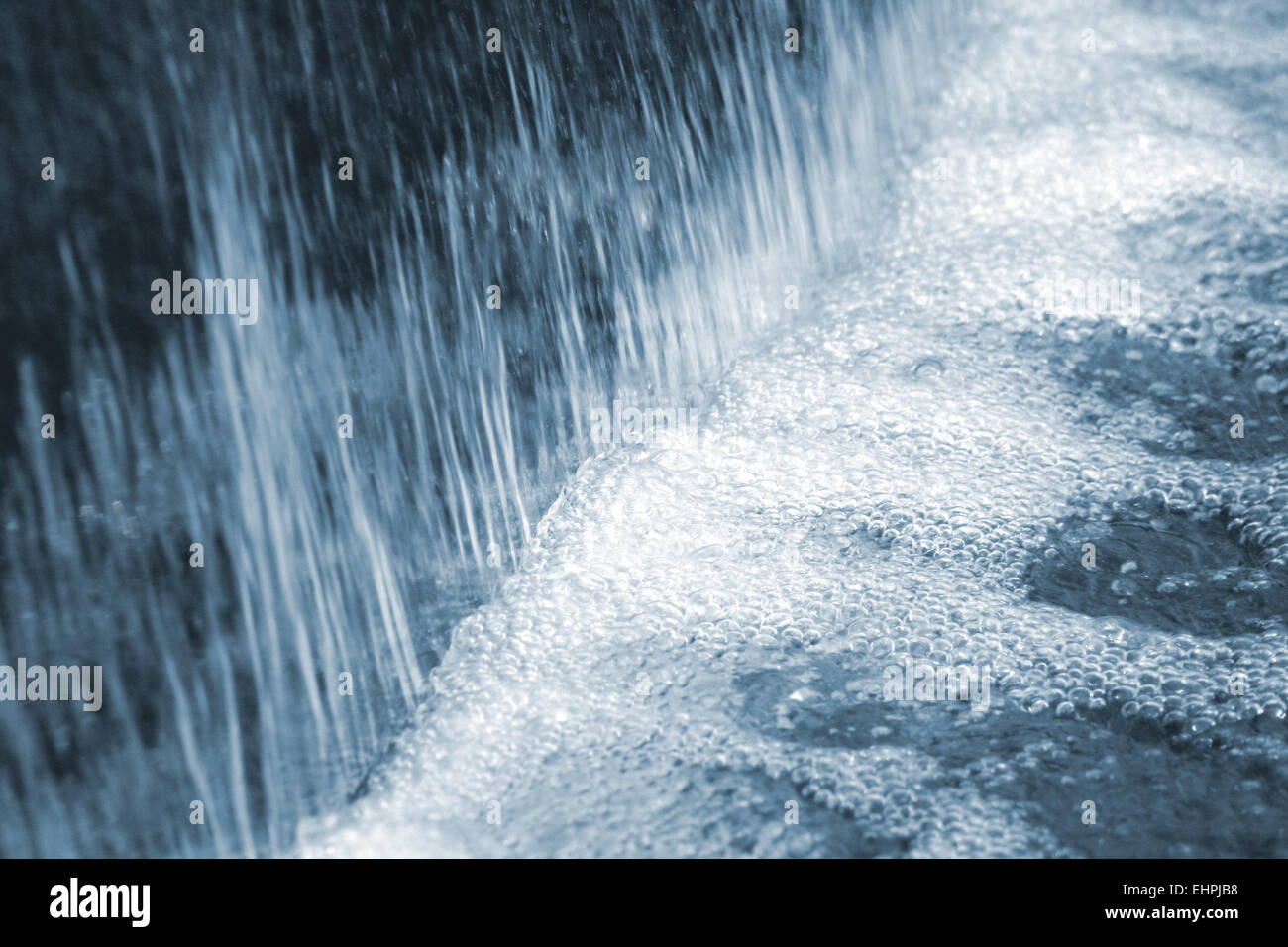 Fontana di acqua di irrorazione del flusso di acqua Foto Stock