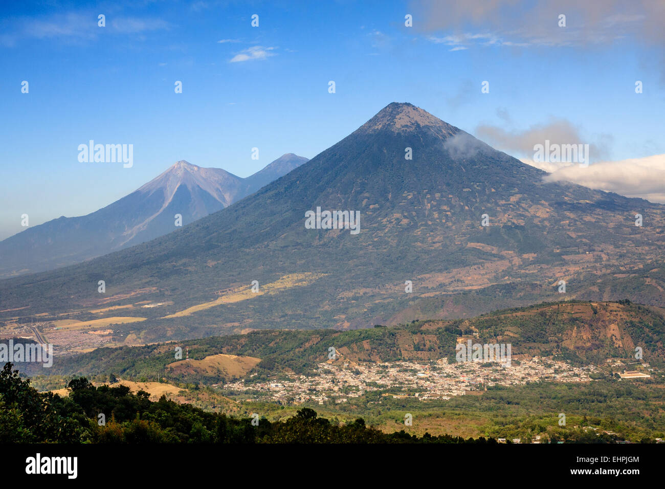 Vista del Vulcano Agua dal vulcano Pacaya, Guatemala Foto Stock