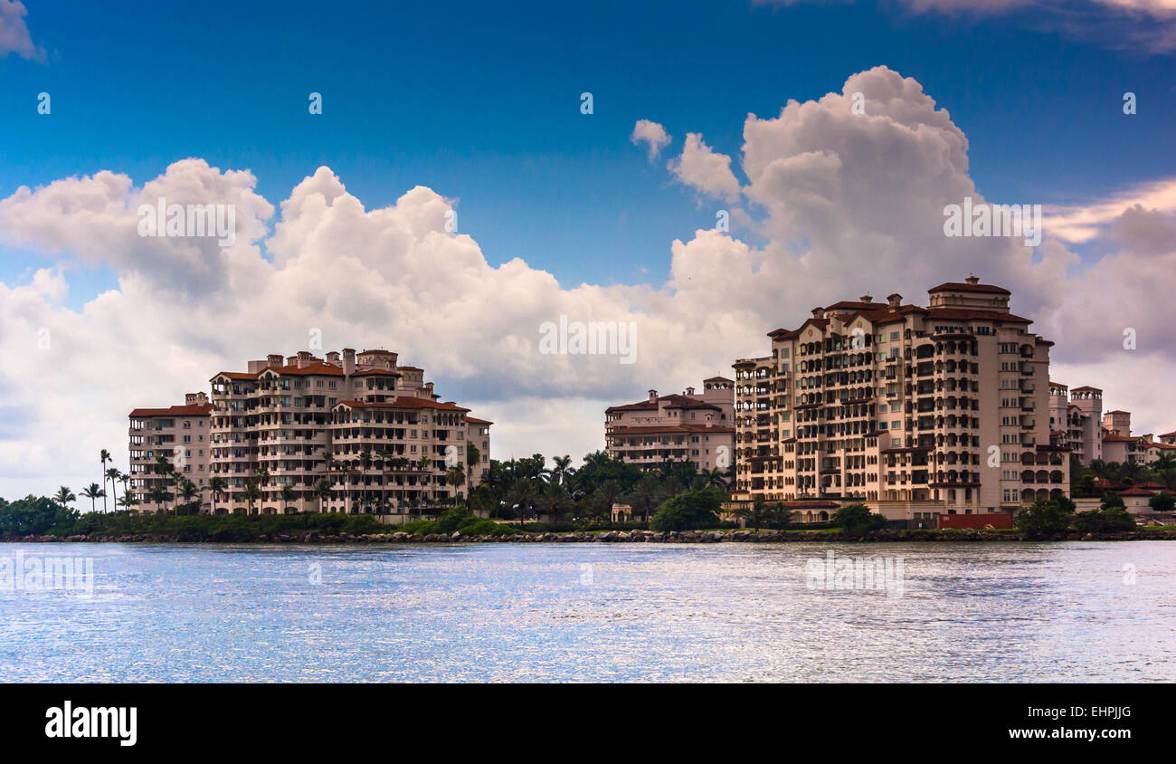 Fisher Island, visto da South Beach, Miami, Florida. Foto Stock