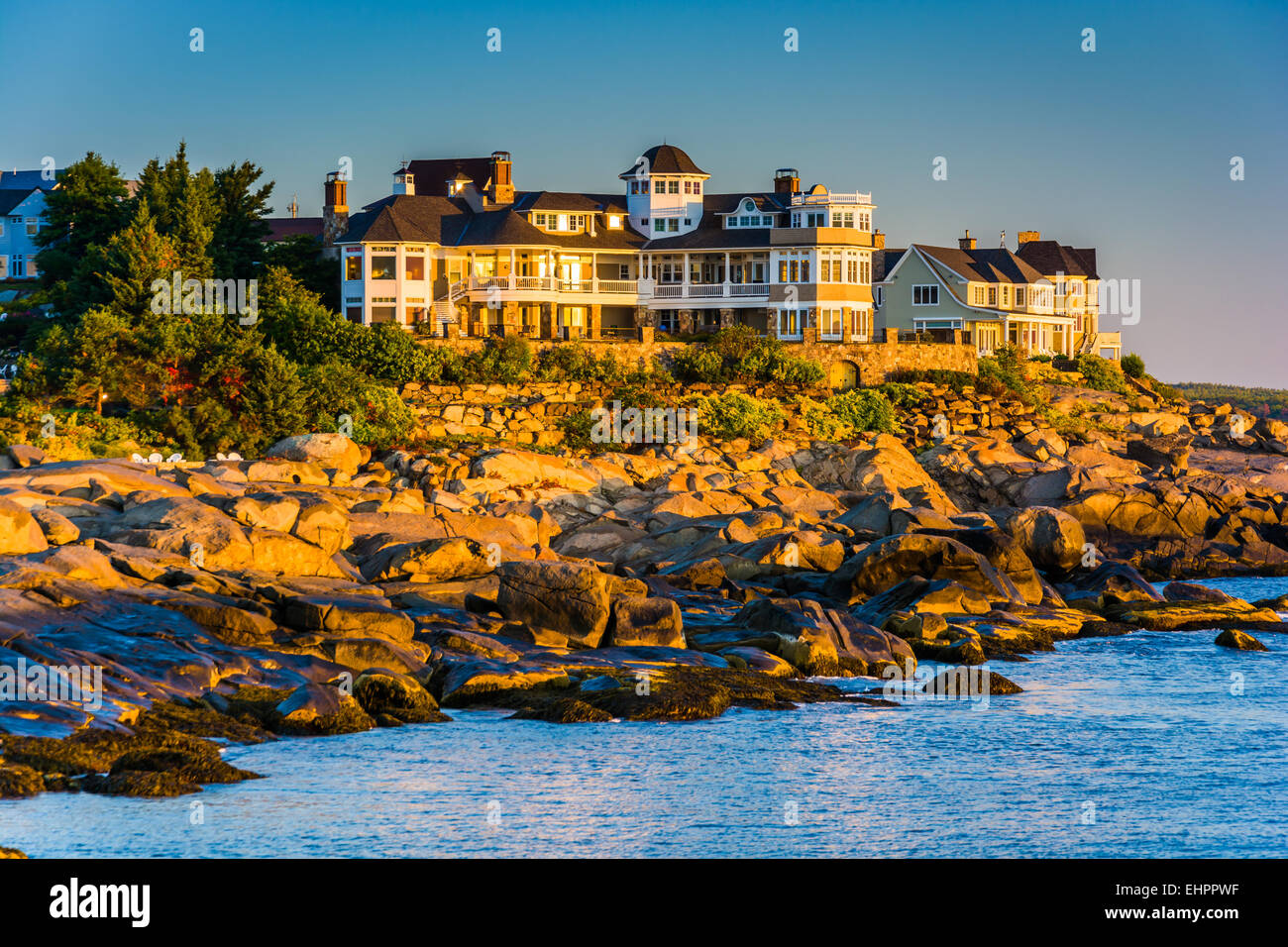Villa sulla scogliera di Cape Neddick, York, Maine. Foto Stock