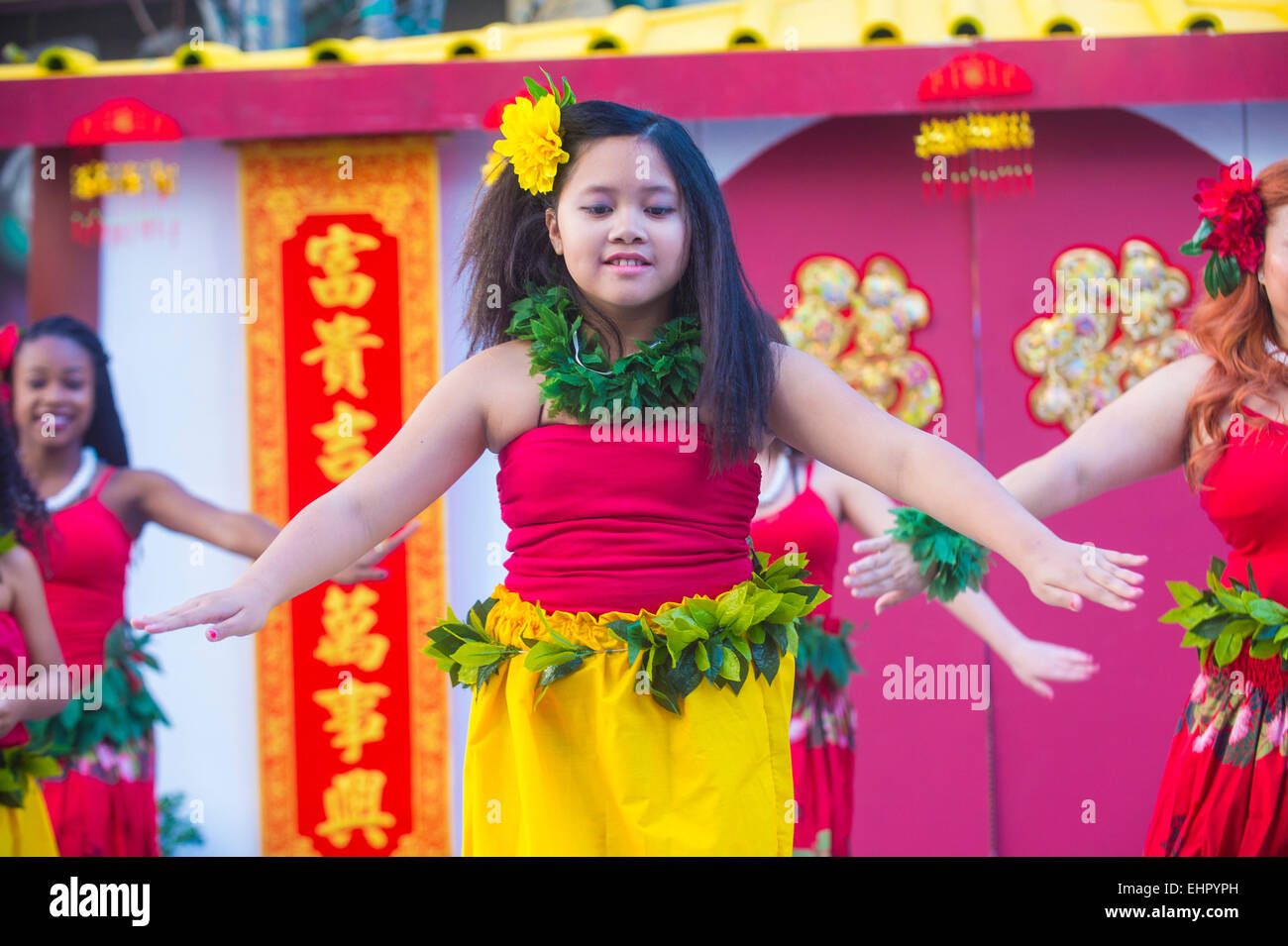 Il tahitiano ballerini folk eseguire presso il Capodanno cinese che si terrà a Las Vegas, Nevada Foto Stock