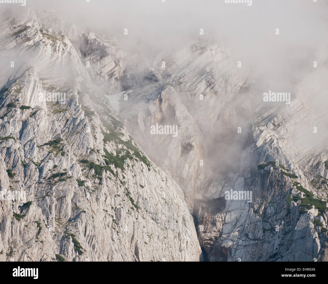 Grimming im Nebel, Salzkammergut, Stiria, Austria Foto Stock