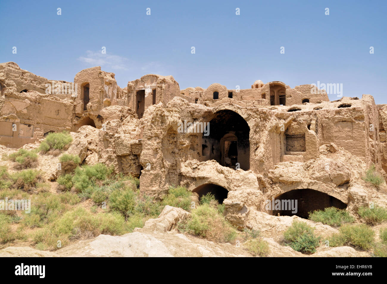 Rovine di antiche case nel villaggio di Kharanaq in Iran Foto Stock