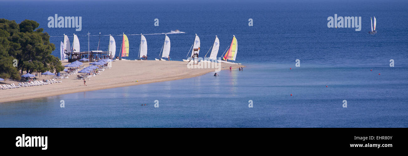 Sport acquatici in spiaggia di Gregolimano, Nord in Evia(Eubea) isola, vicino alla città termale di Edipsos, prefettura di Eubea, Grecia Foto Stock