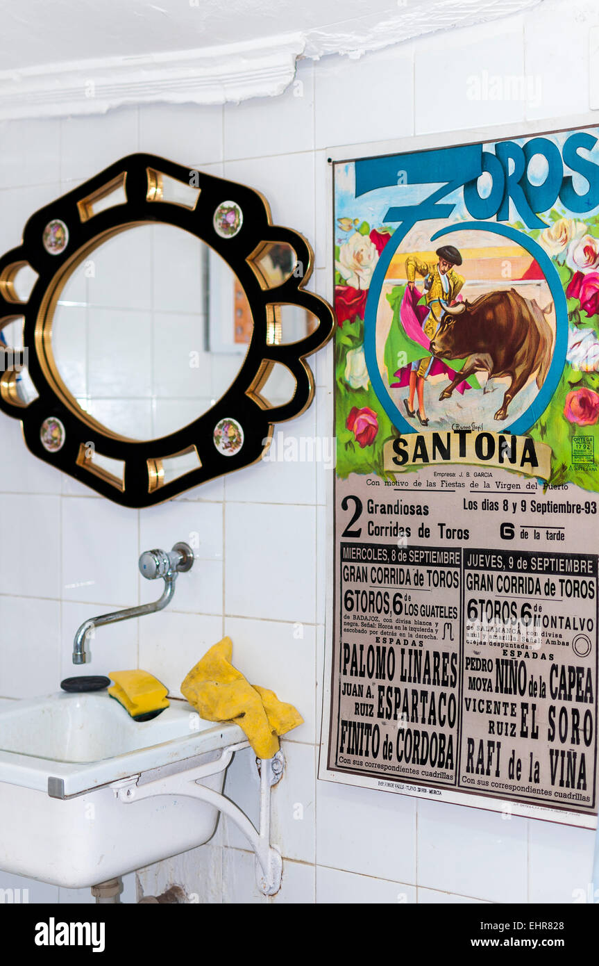 Poster nel vostro armadio bullring nella città di Santona, Cantabria, SPAGNA Foto Stock