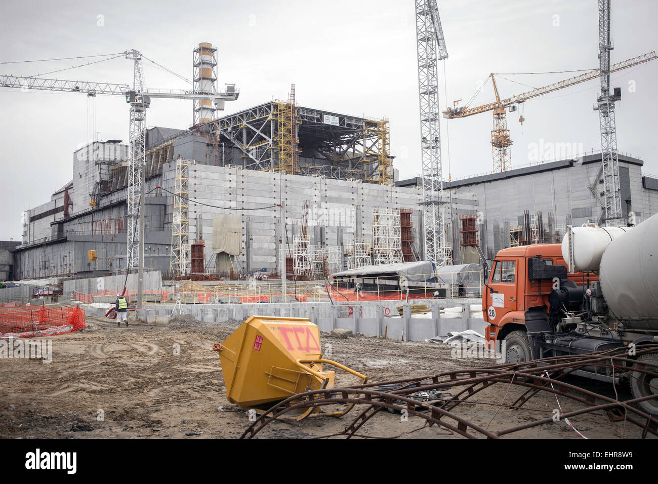 Costruzione del "ARCA" sul sito del reattore di Chernobyl in Ucraina Foto Stock