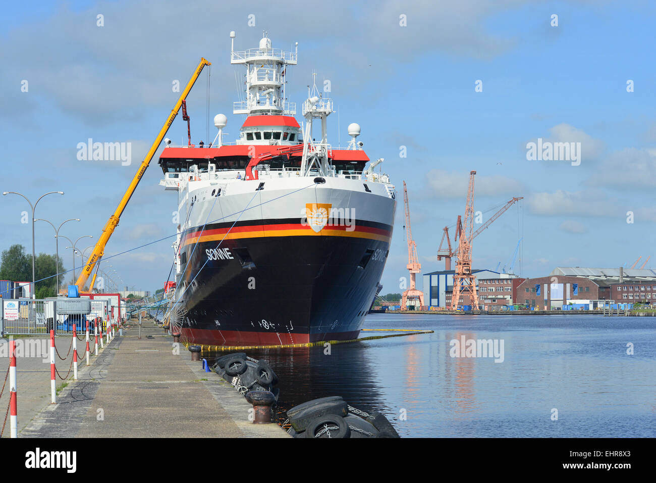 Il tedesco della nave di ricerca 'Donne' per Geoscienze e Risorse Naturali presso la banchina del porto di Emden, porto di Emden Foto Stock