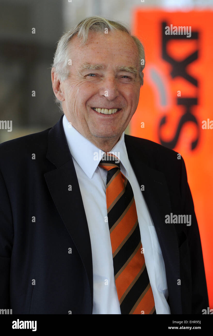 Monaco di Baviera, Germania. Xvii Mar, 2015. Chief Executive Officer della società di noleggio auto Sixt SE, Erich Sixt, pone prima del saldo conferenza stampa a Monaco di Baviera, Germania, 17 marzo 2015. Foto: TOBIAS HASE/dpa/Alamy Live News Foto Stock