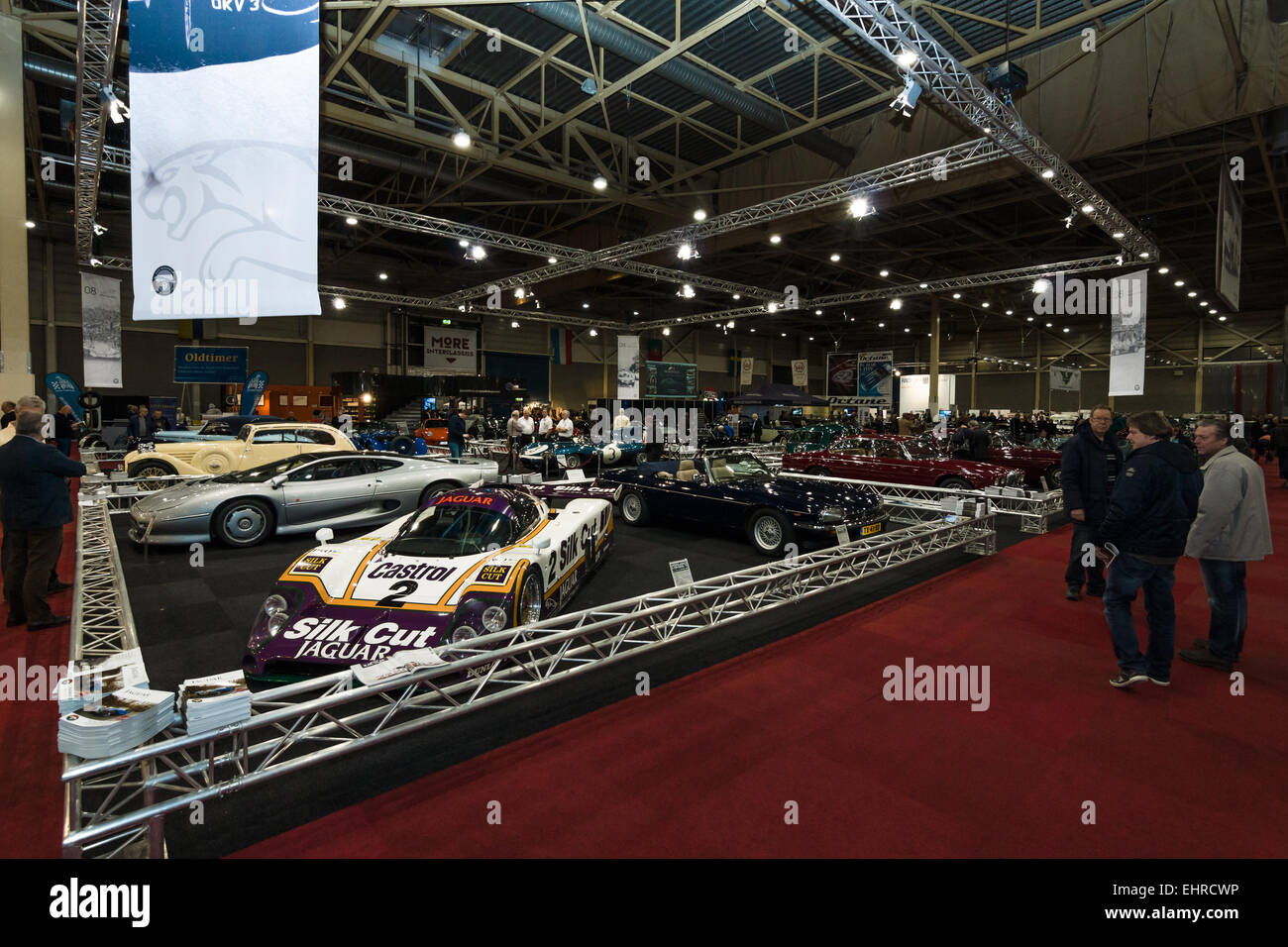 Il padiglione principale. Varie vetture sportive Jaguar diversi anni di produzione Foto Stock