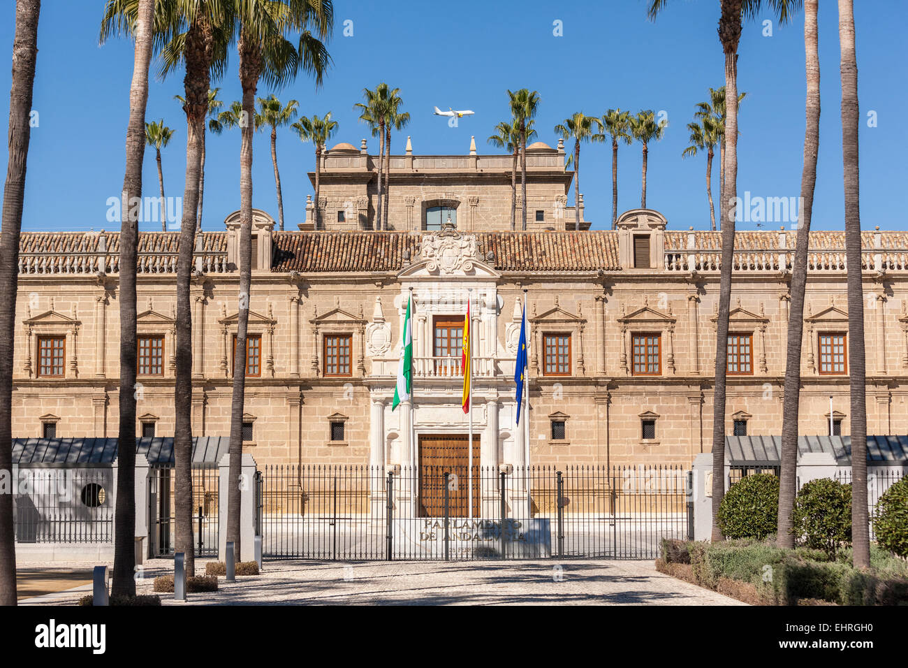 Siviglia Spagna. La Hospital de las Cinco Llagas edificio, sede del Parlamento di Andalusia. Autonoma del governo regionale. Foto Stock