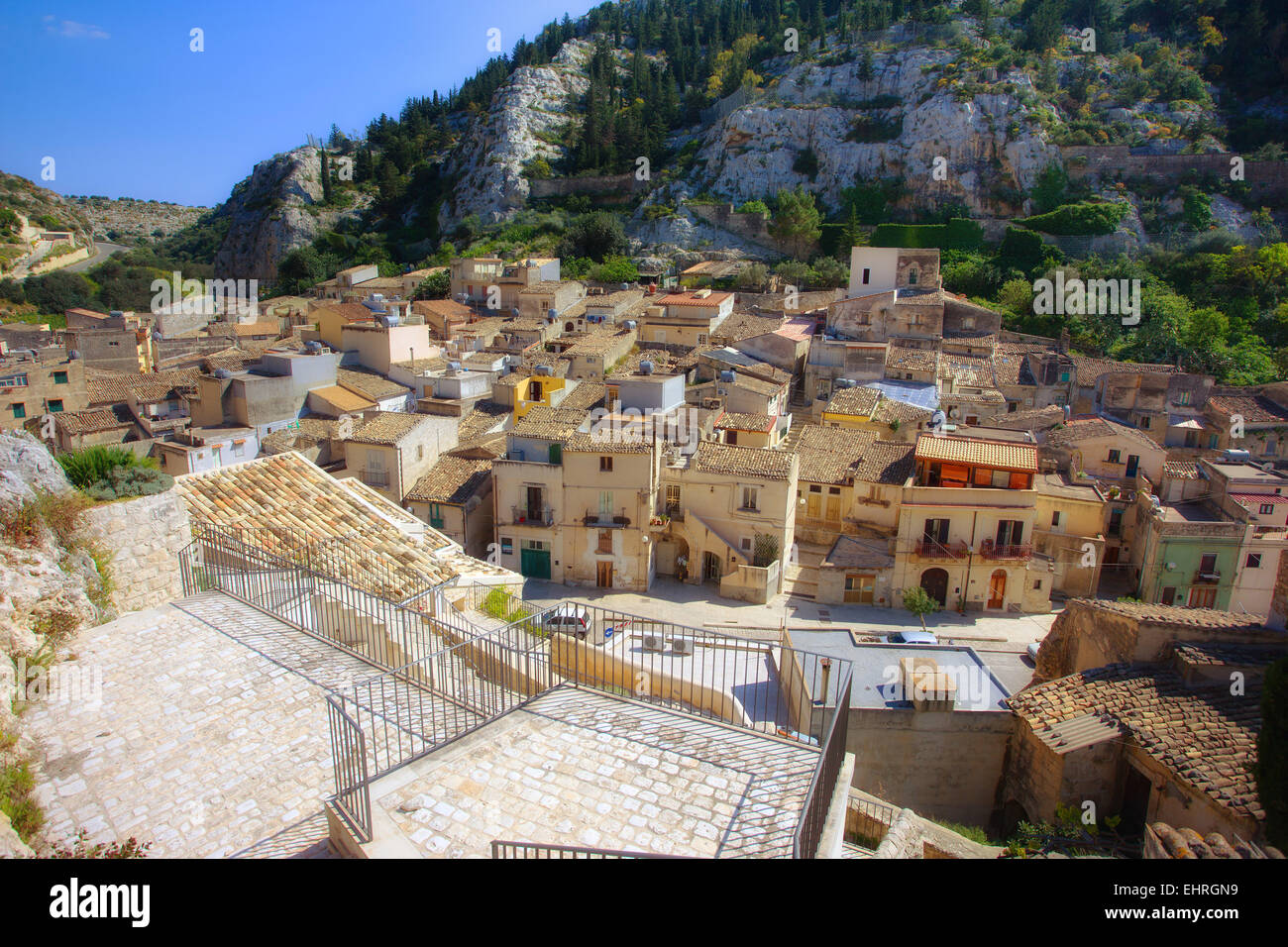 La città di Scicli, paesaggio e strade Foto Stock